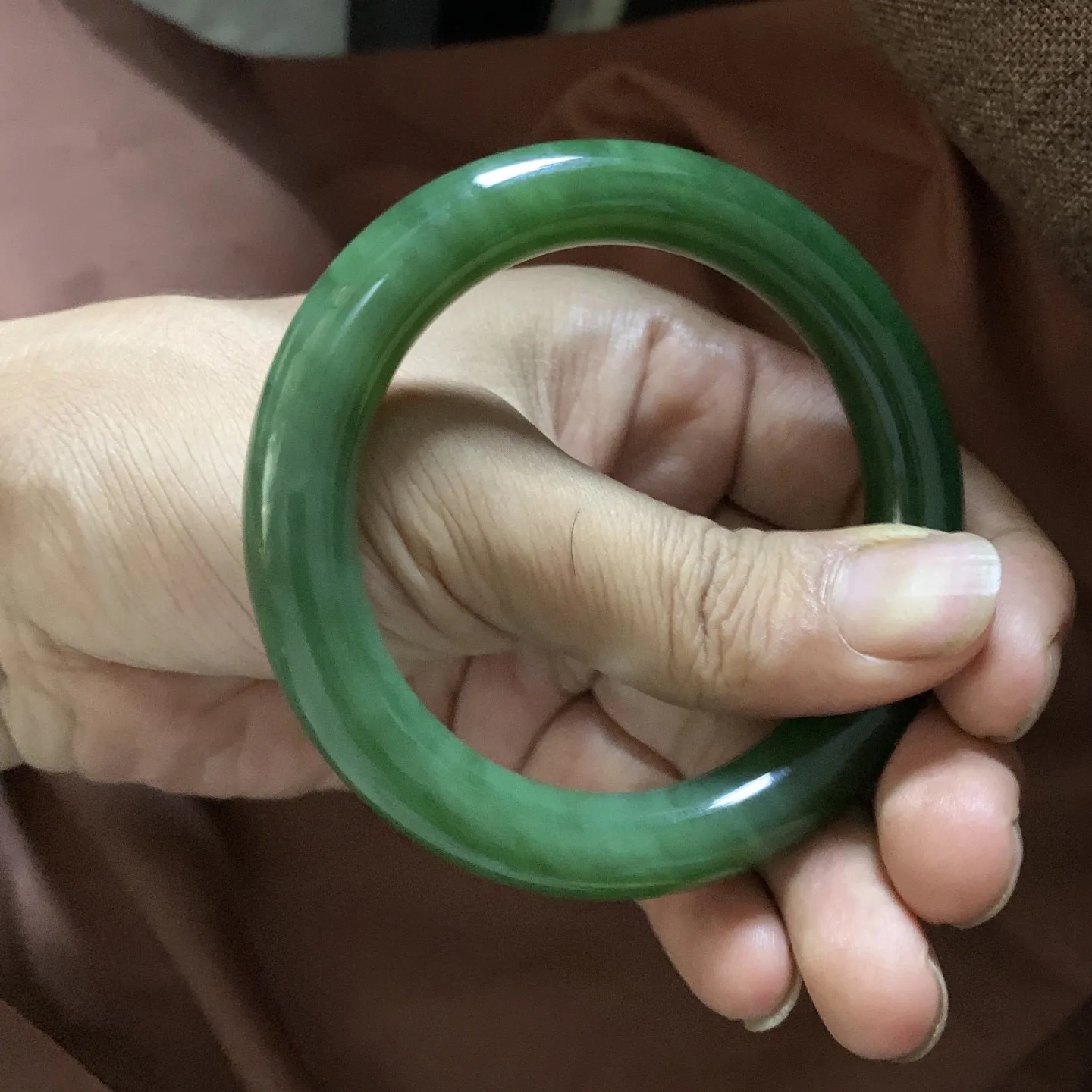 珍藏品，和田玉碧玉60圈口阳绿色圆条手镯，圈口60宽11.8mm玉质特细腻油润，高脂粉，高品质，萦绕