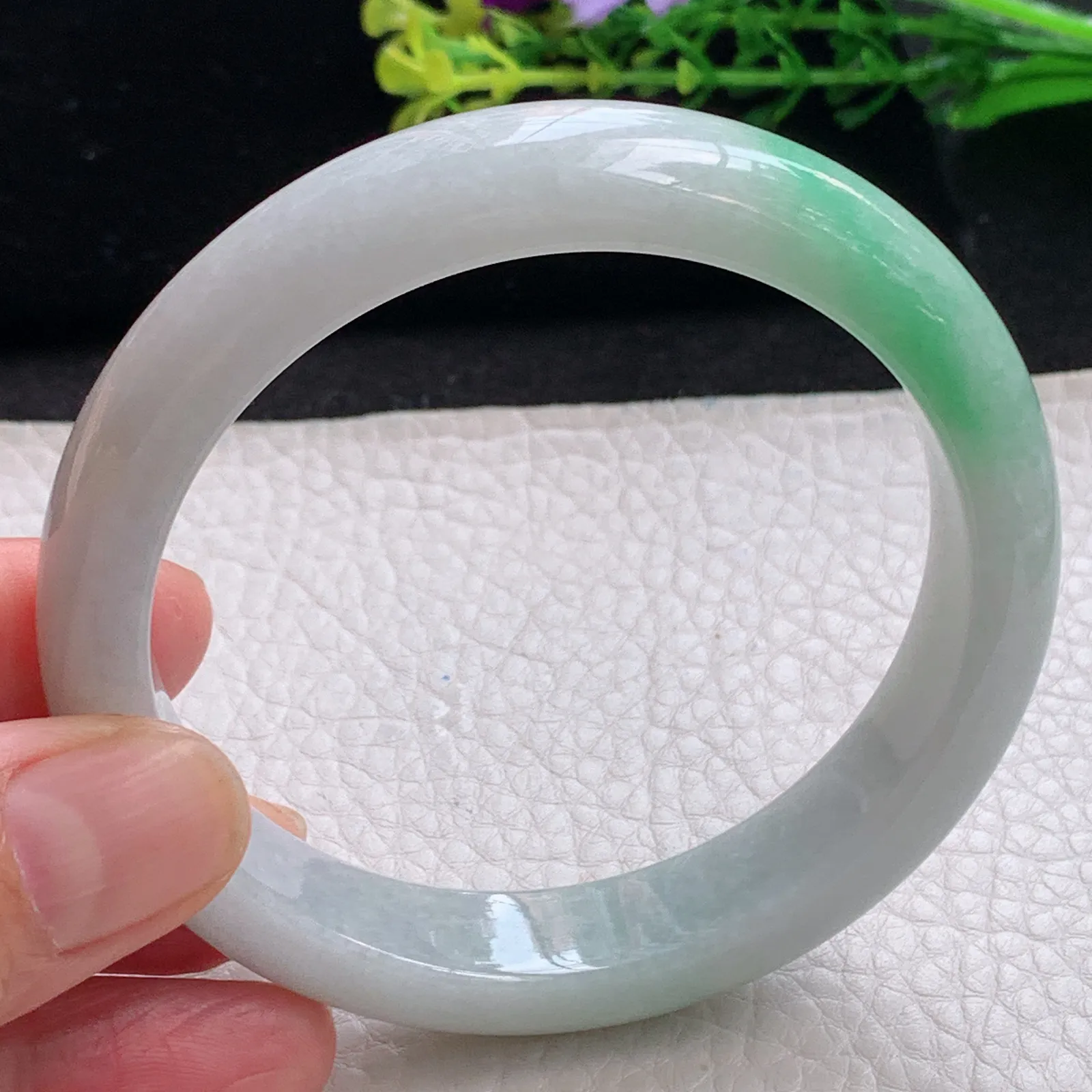 js自然光58*12.5*8.2平安镯 缅甸翡翠a货秀美飘绿花宽边玉手镯 玉手环