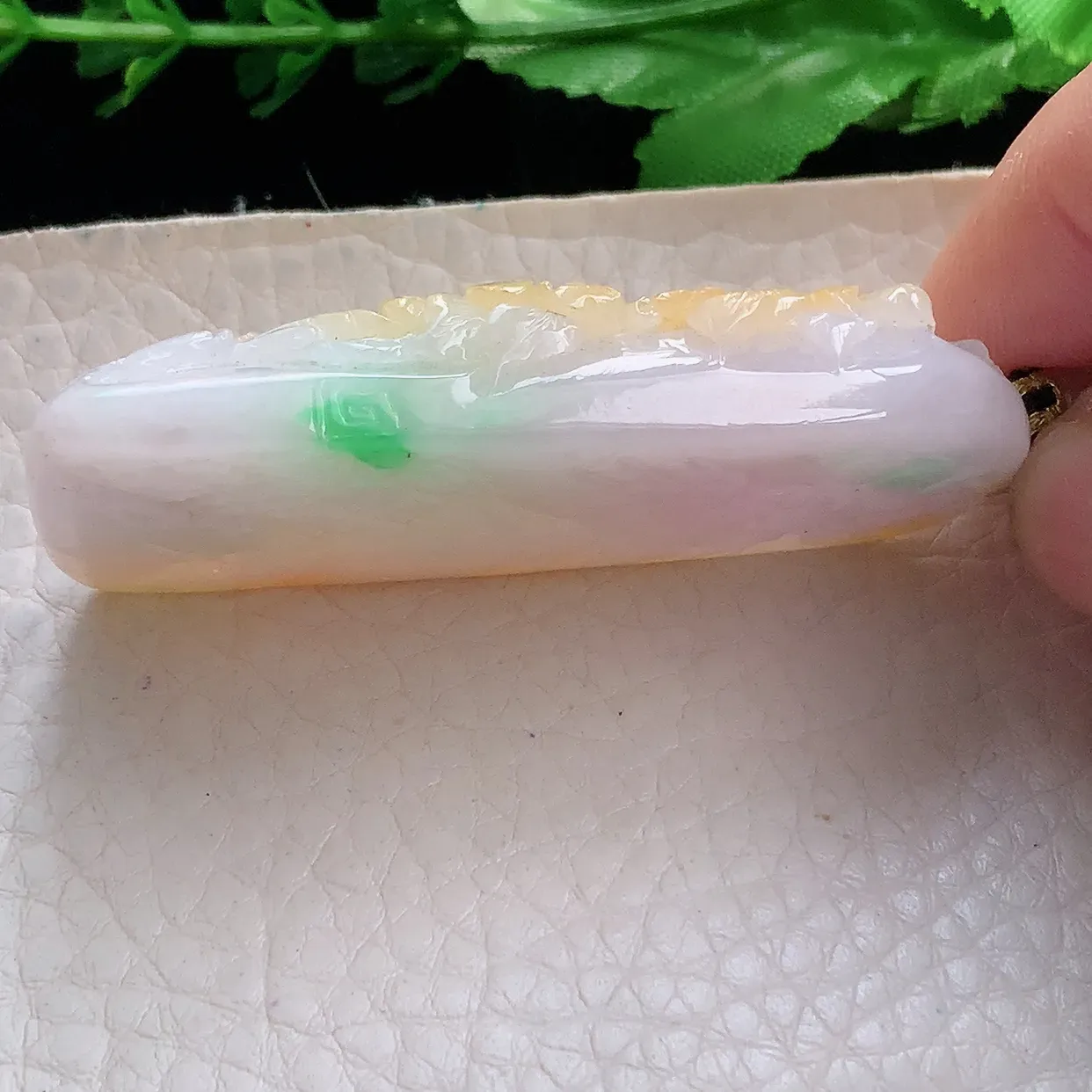 yl实拍59*31.3*6.8缅甸翡翠圆三彩黄加绿山水牌玉坠飘阳绿招财项坠