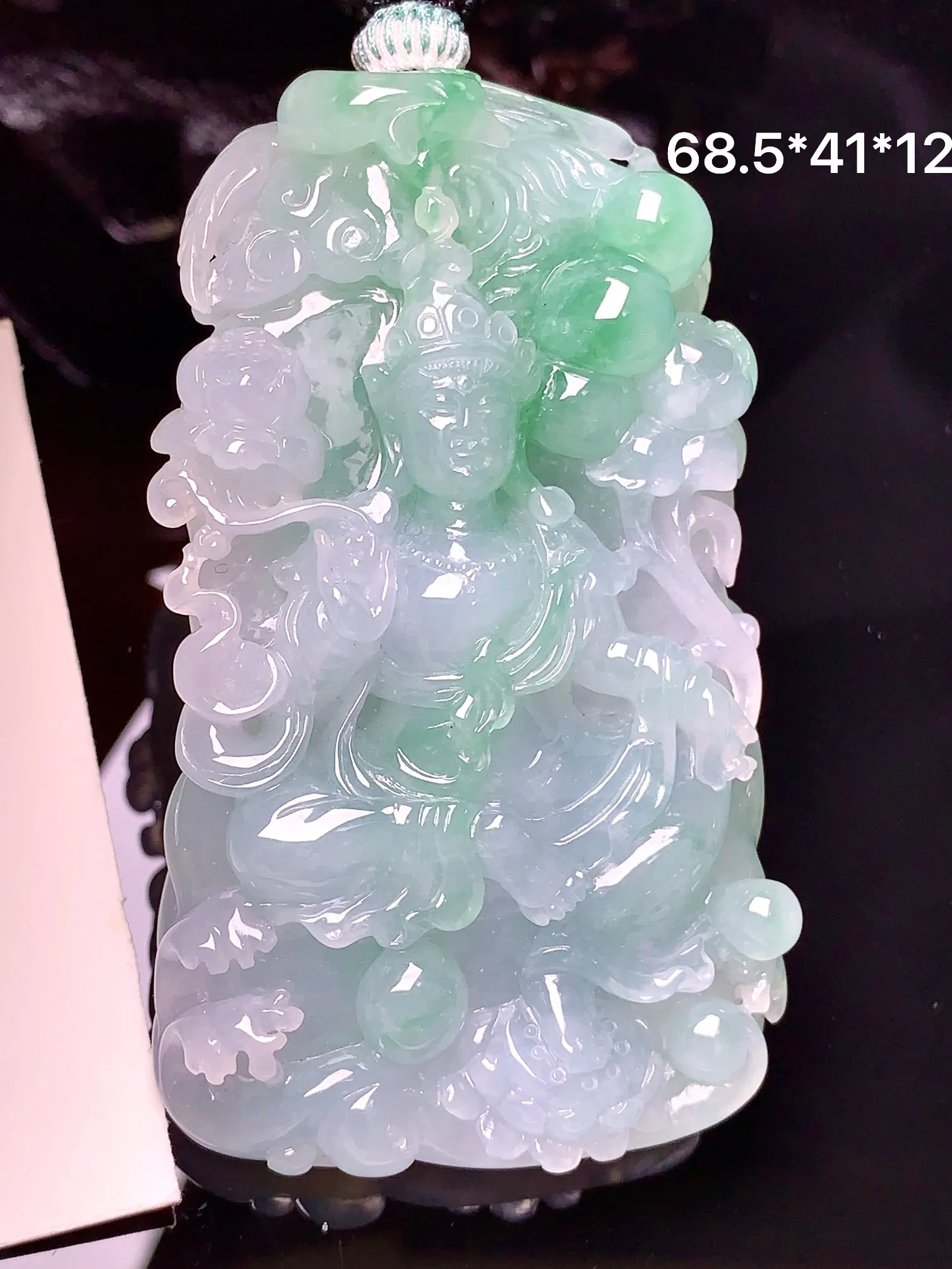 飘绿度母观音吊坠 玉质细腻 色泽清新艳丽 整体尺寸68.5*41*12