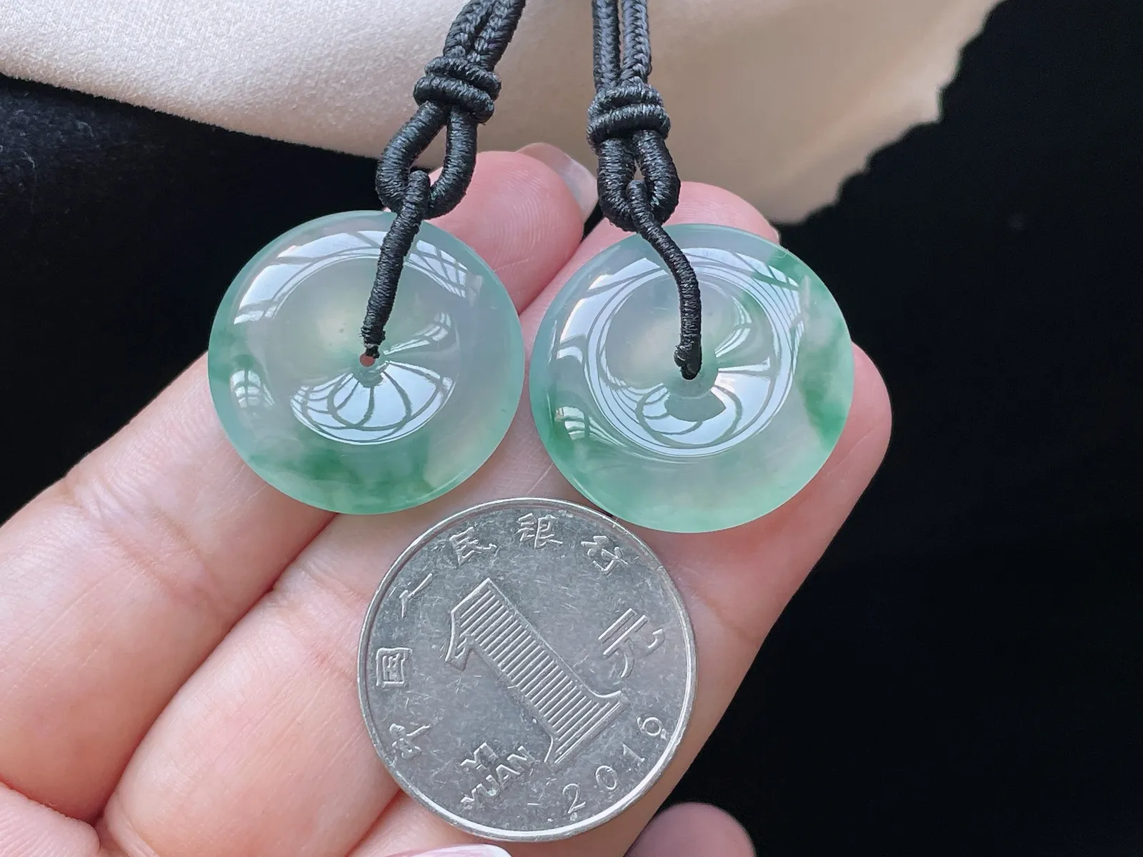 冰种飘花·平安扣吊坠 一对
裸23.7-5.5/24.4-5.7