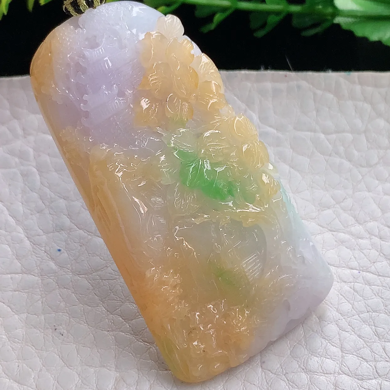 yl实拍59*31.3*6.8缅甸翡翠圆三彩黄加绿山水牌玉坠飘阳绿招财项坠