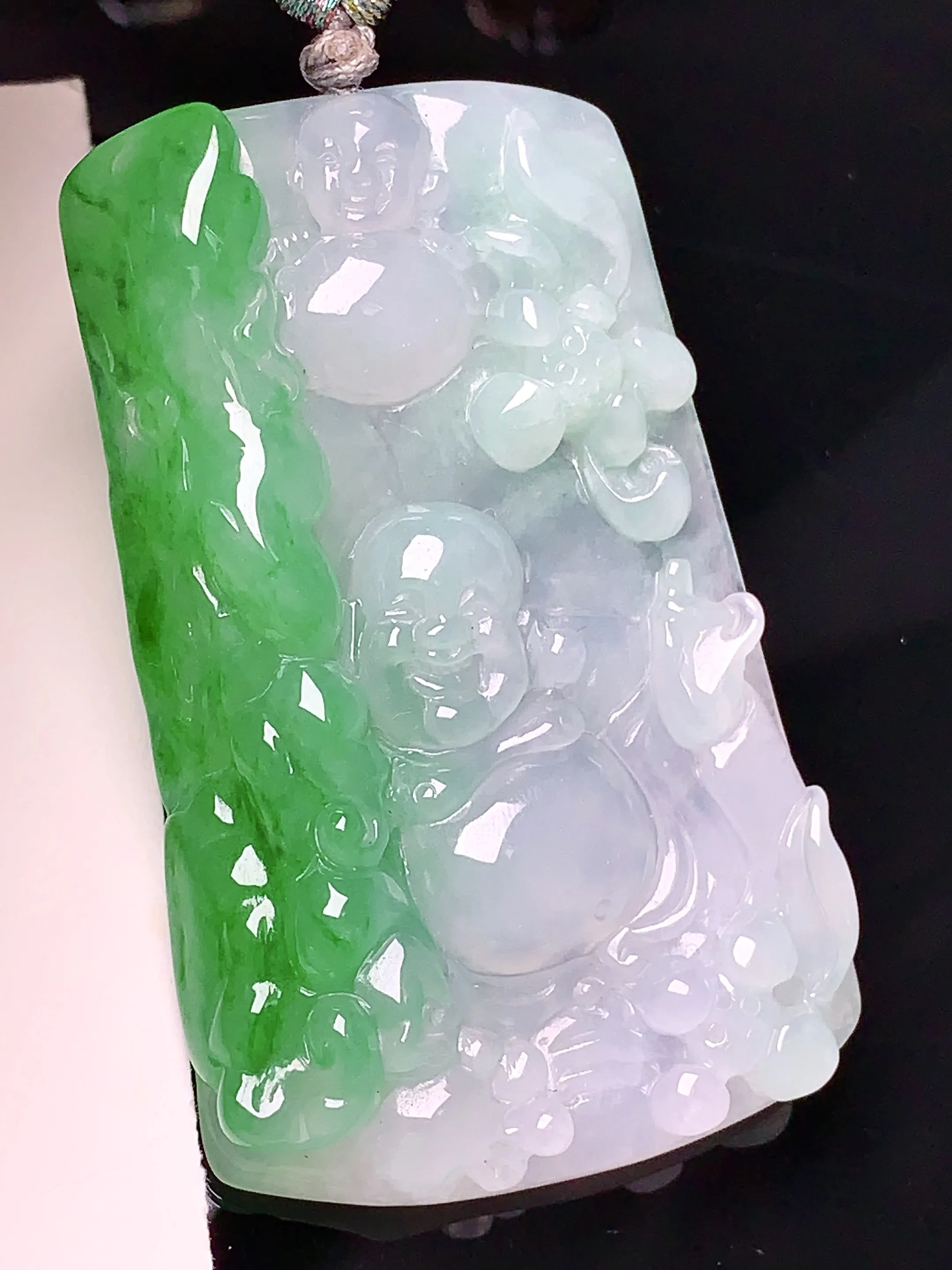 飘绿多仔多福佛公吊坠 玉质细腻 色泽清新艳丽 整体尺寸51*31.8*7.6