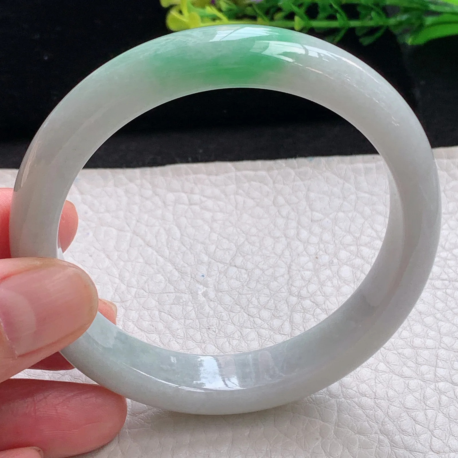 js自然光58*12.5*8.2平安镯 缅甸翡翠a货秀美飘绿花宽边玉手镯 玉手环