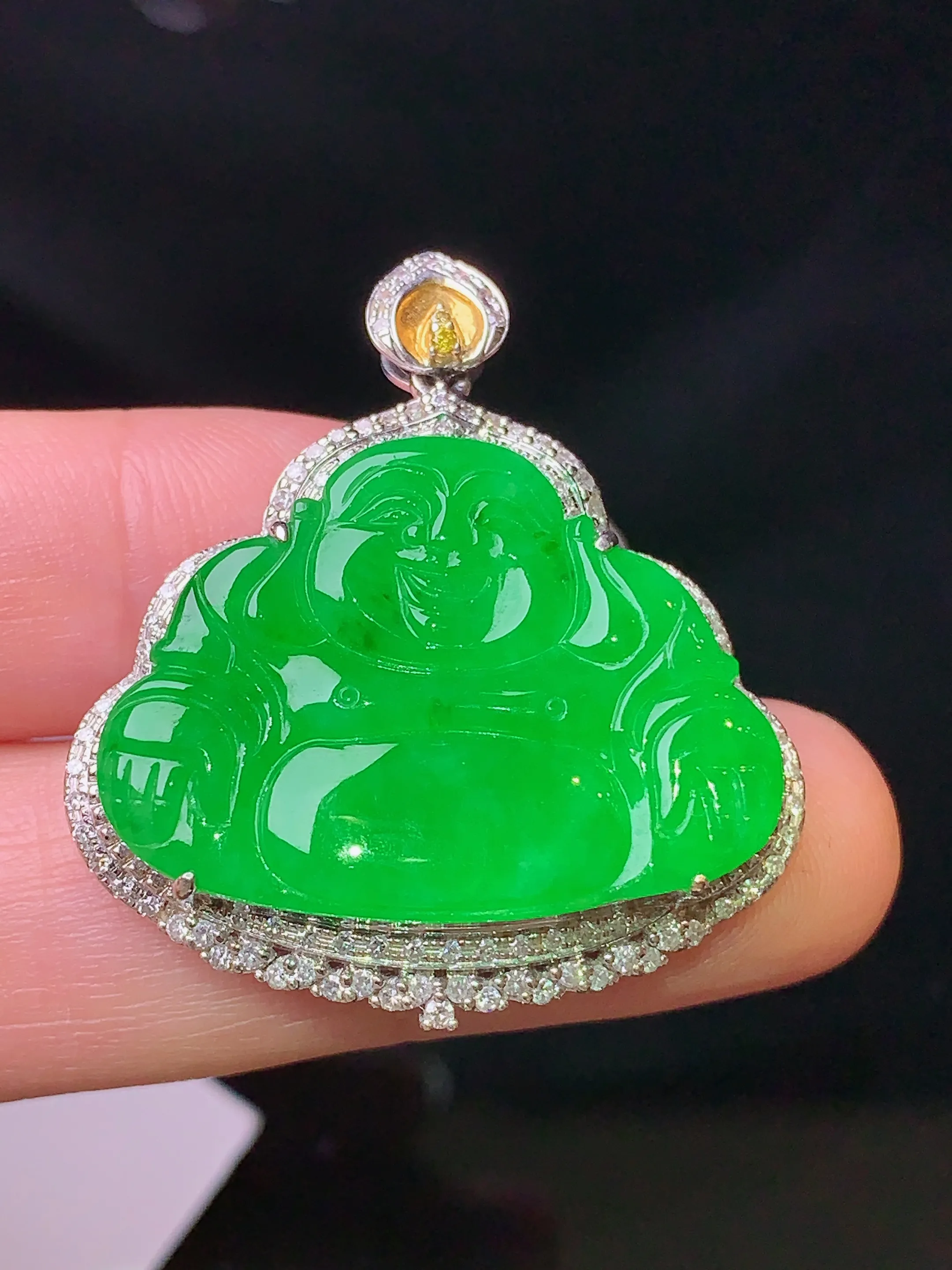 18k金钻镶嵌翠绿佛公吊坠 玉质细腻 色泽清新艳丽 整体尺寸34.5*31.3*8.2