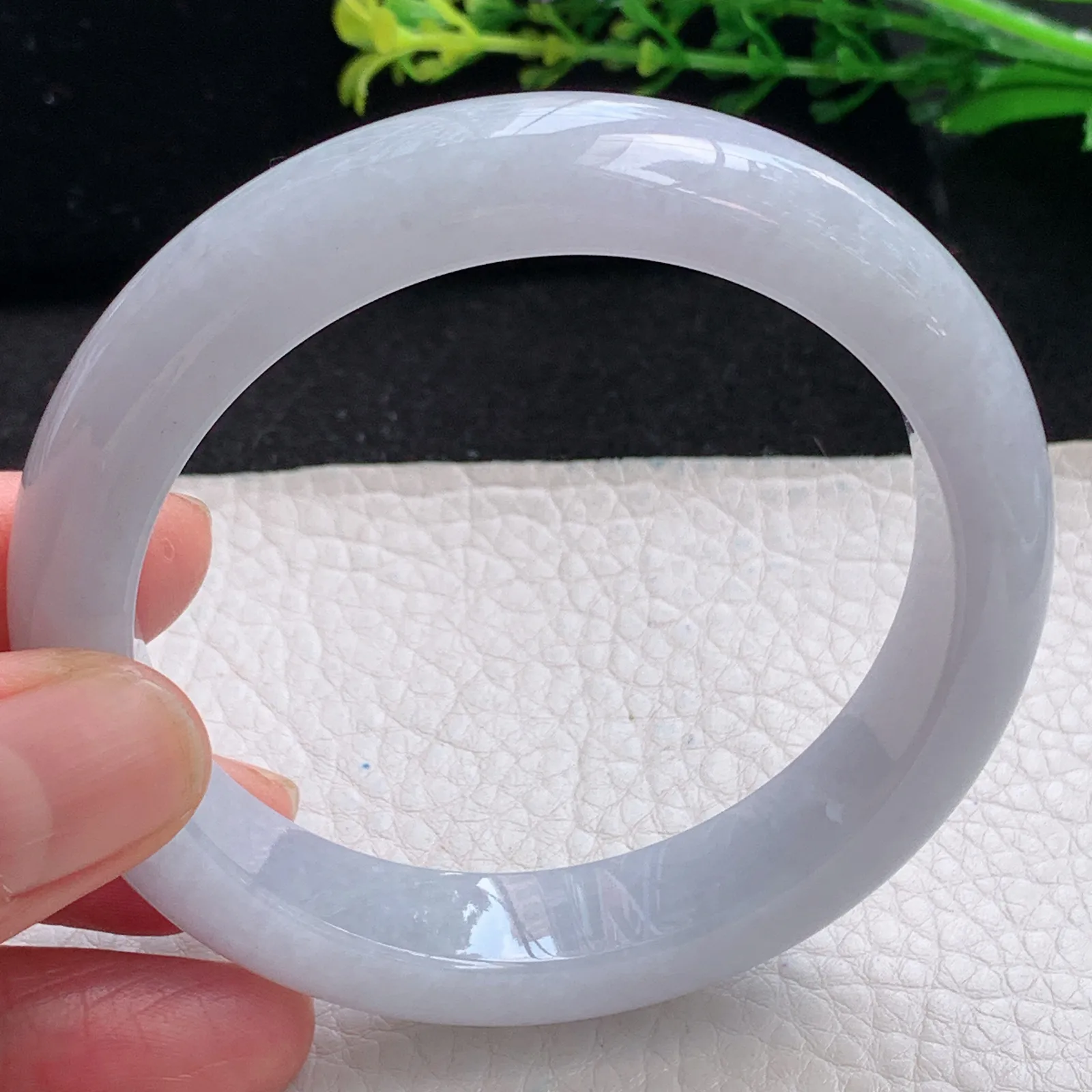 hy自然光57*12.8*8.6平安镯 缅甸翡翠a货淡紫底宽边玉手镯 玉手环