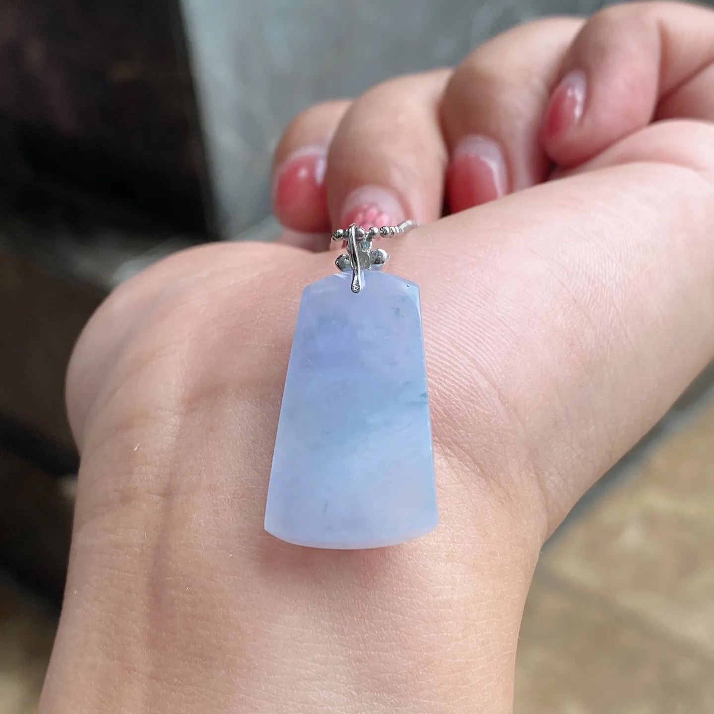 紫罗兰飘花无事牌吊坠 尺寸32.5-14.4-3.8毫米