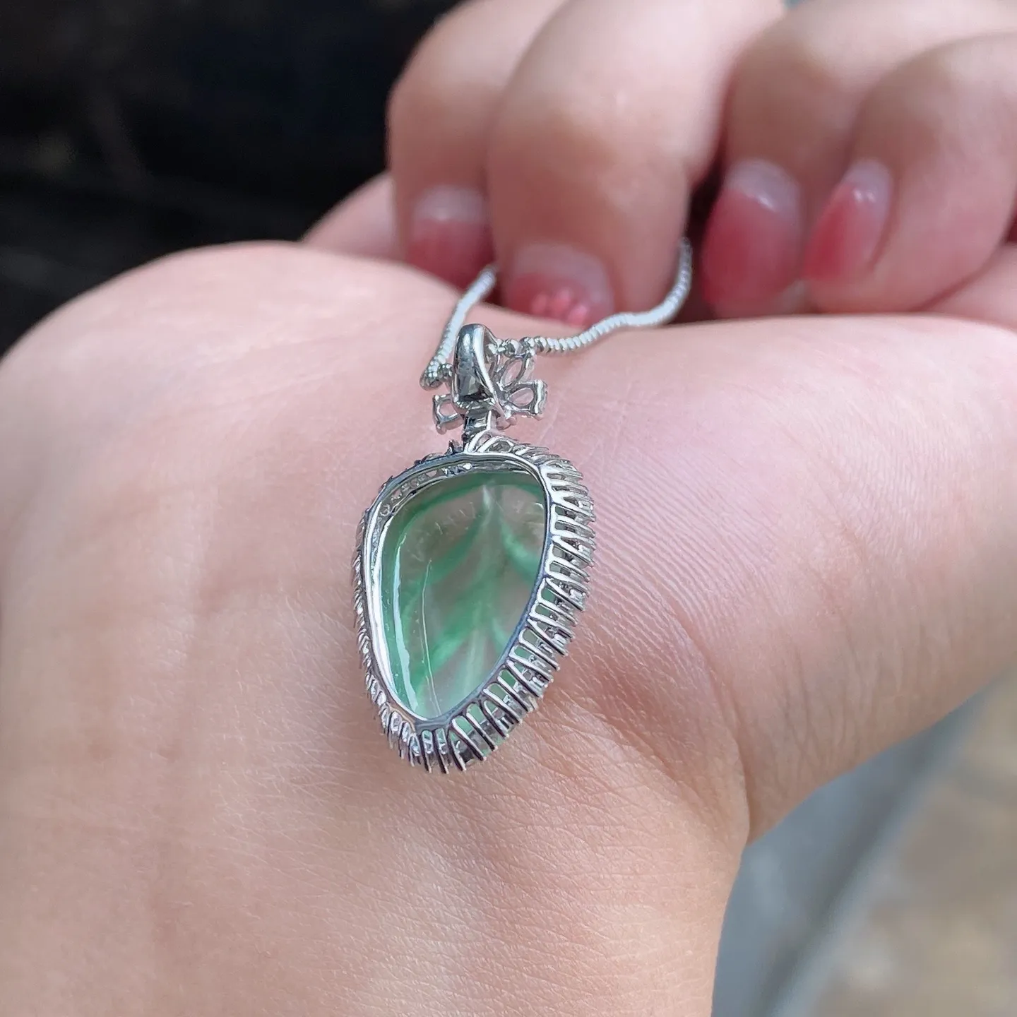 冰种翠绿叶子吊坠 尺寸27.9-15.4-7毫米