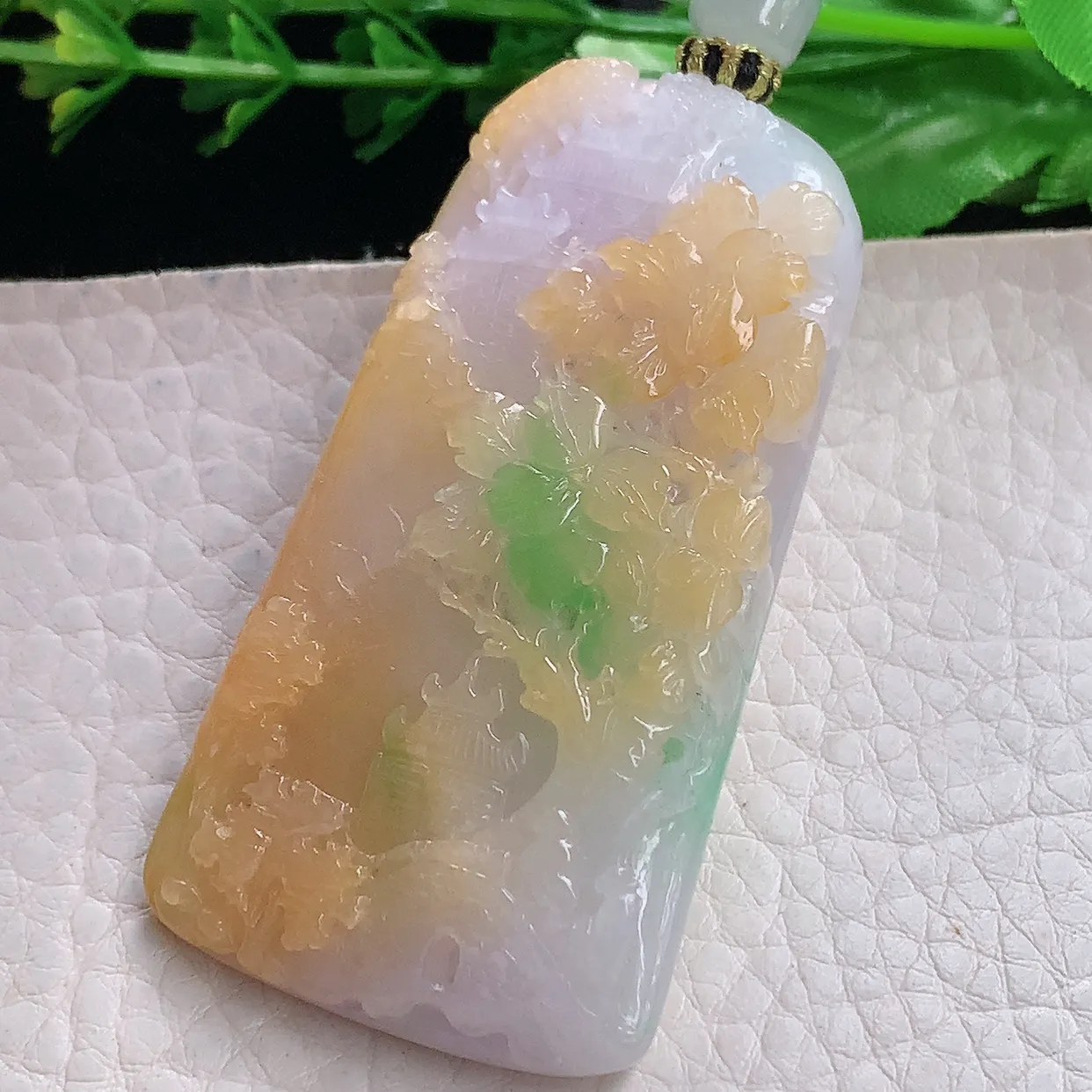 yl实拍59*31.3*6.8缅甸翡翠圆三彩黄加绿山水牌玉坠飘阳绿招财项坠