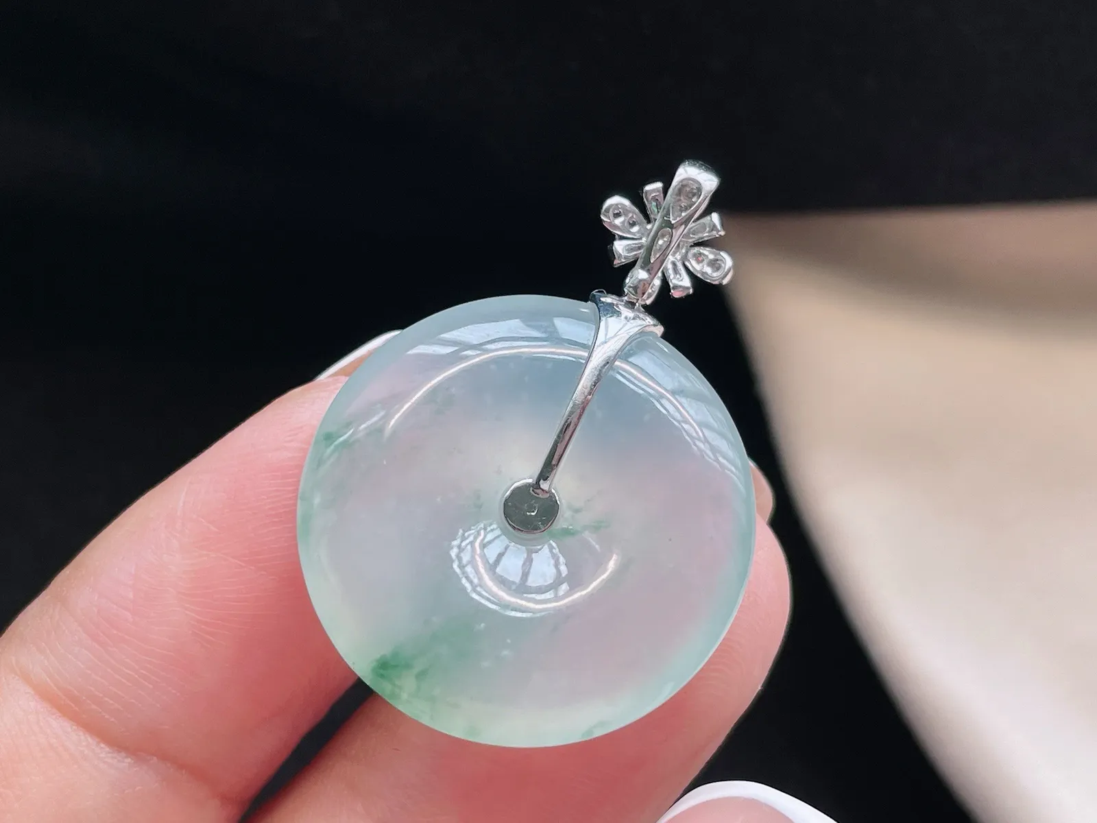 18K 冰种飘花·平安扣

整32.2-23.1-5.5