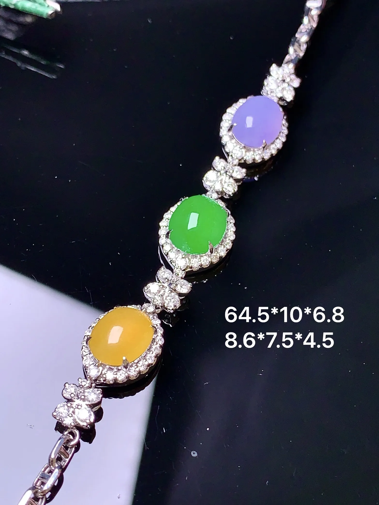 18k金钻镶嵌多彩蛋面手链 玉质细腻 色泽清新艳丽 整体尺寸64.5*10*5.8