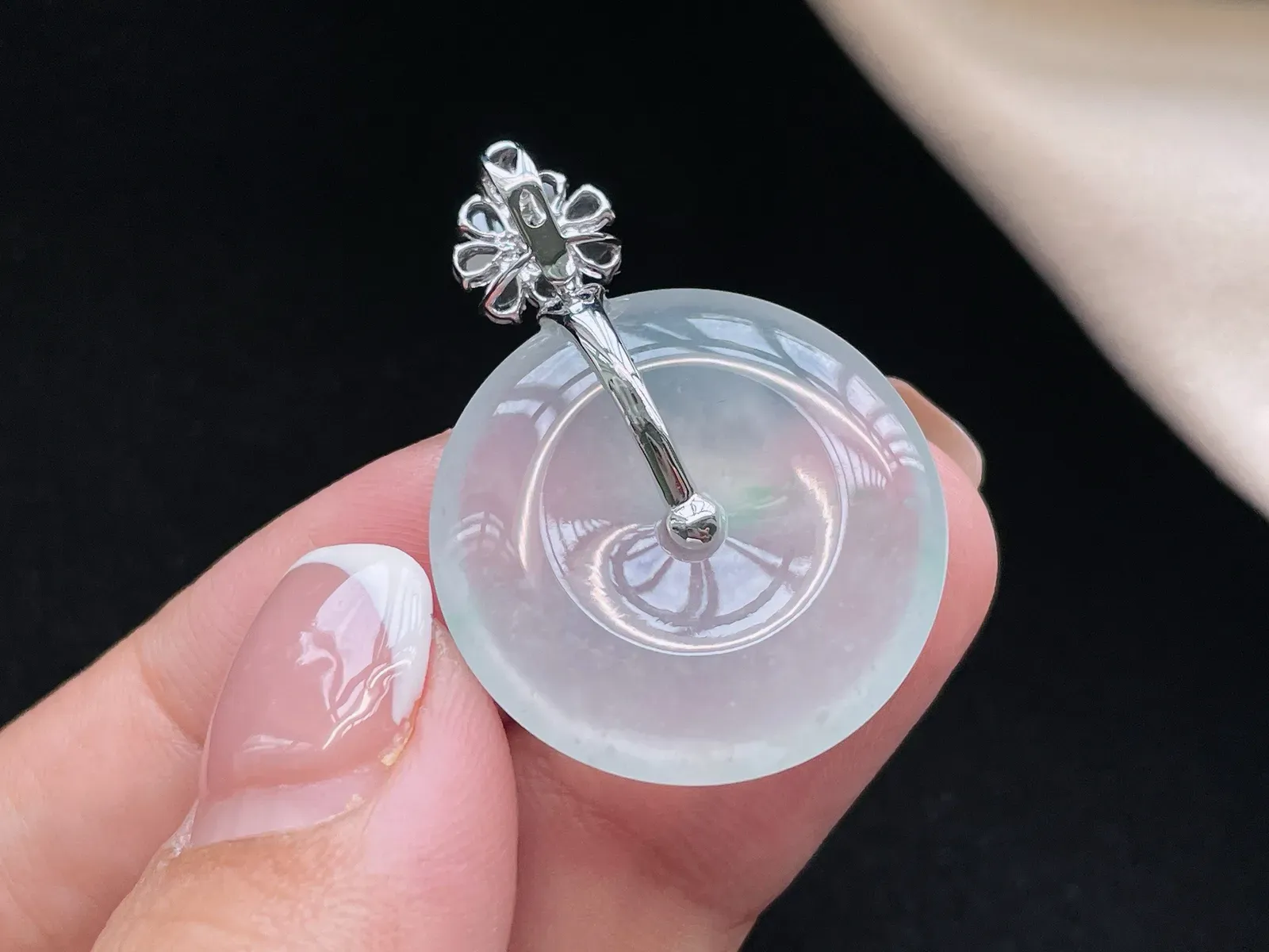 18K 冰种·平安扣

裸34.3-24.7-5.2