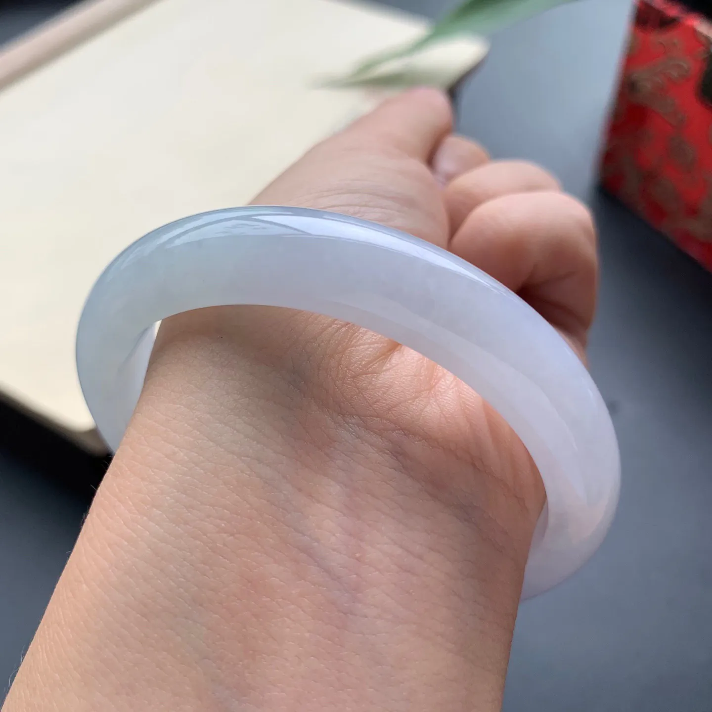 55.3圈口紫罗兰贵妃手镯 尺寸：55.3-50.5-11.2-7.8，无纹裂，细腻光滑，色泽仙美