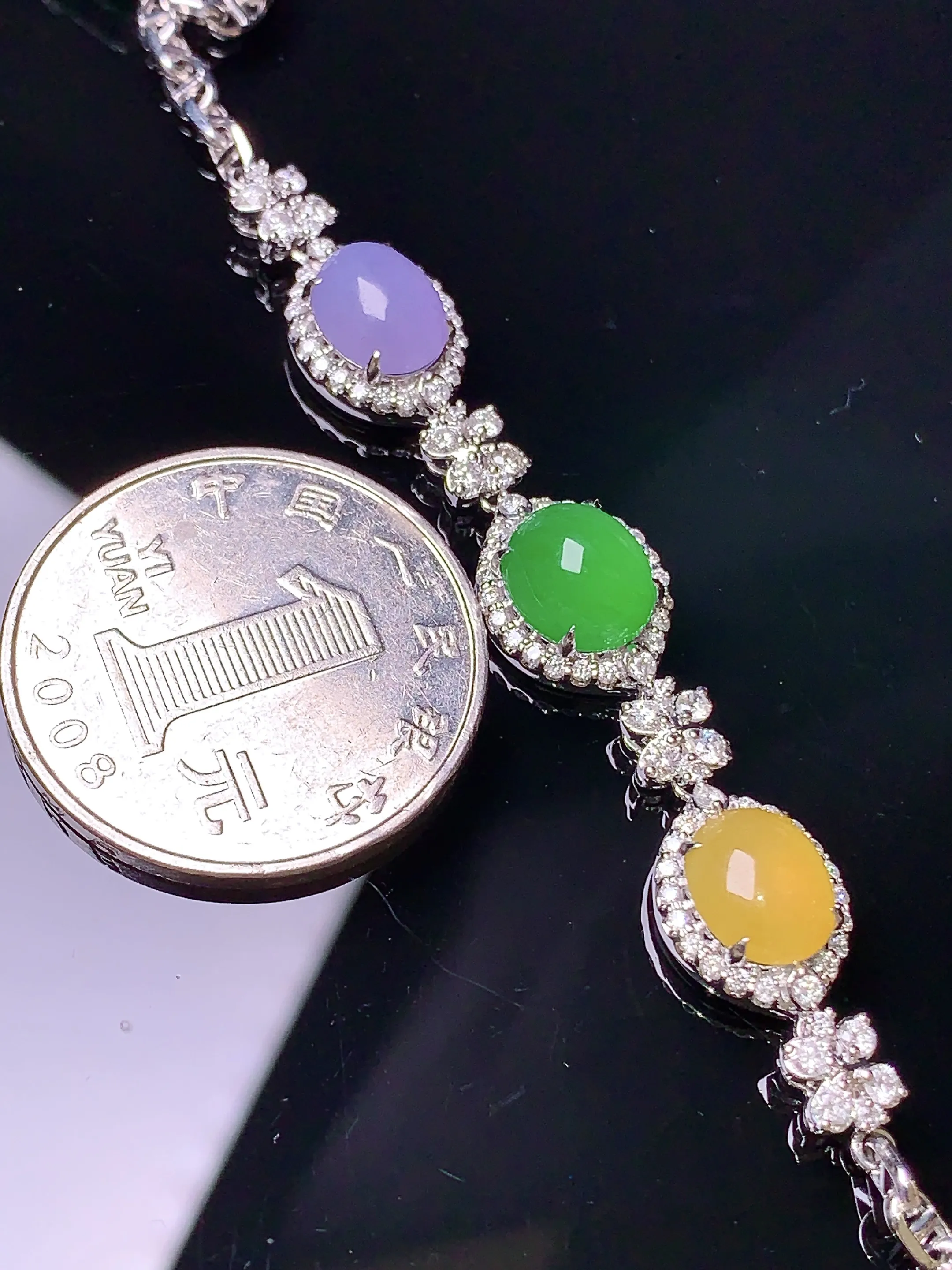 18k金钻镶嵌多彩蛋面手链 玉质细腻 色泽清新艳丽 整体尺寸64.5*10*5.8