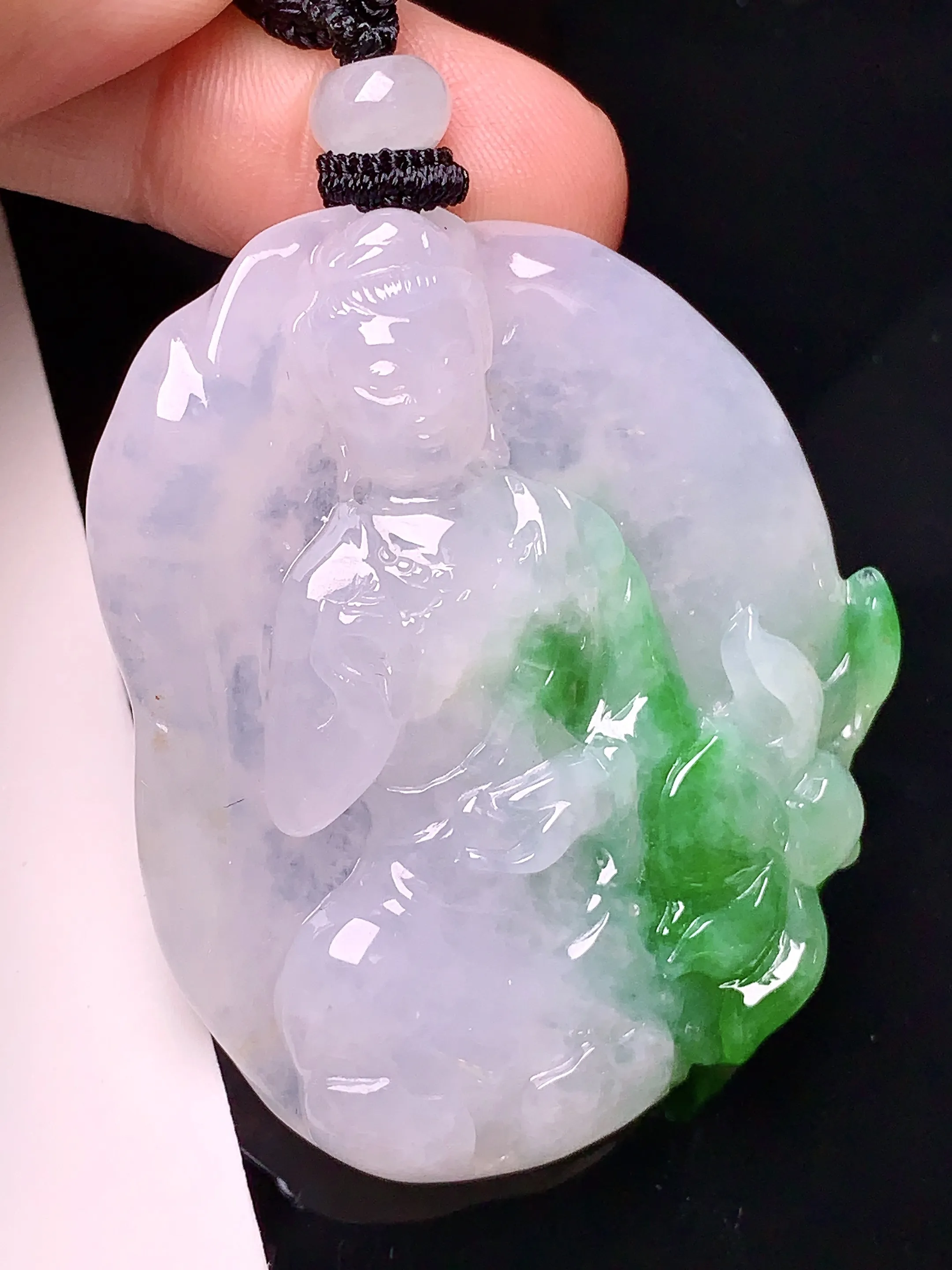 飘绿观音吊坠 玉质细腻 色泽清新艳丽 整体尺寸46.3*39.5*8.5