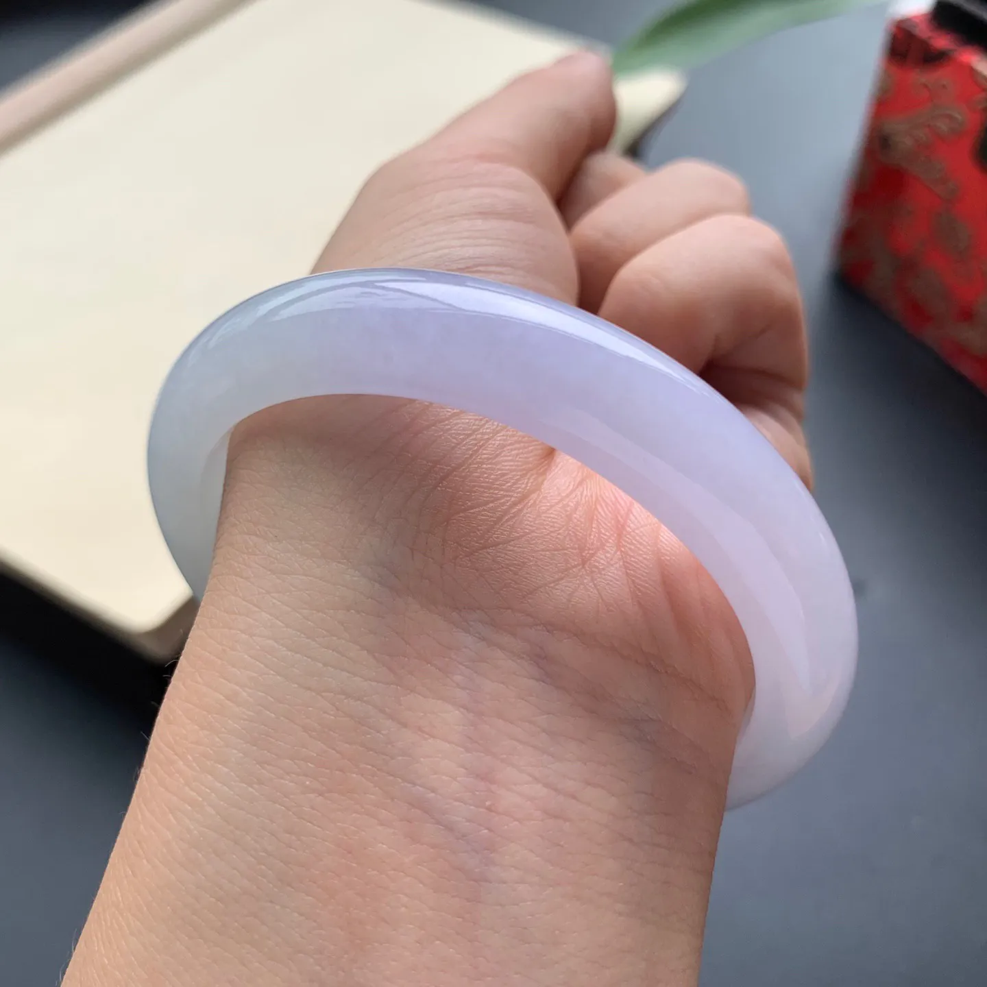 55.3圈口紫罗兰贵妃手镯 尺寸：55.3-50.5-11.2-7.8，无纹裂，细腻光滑，色泽仙美