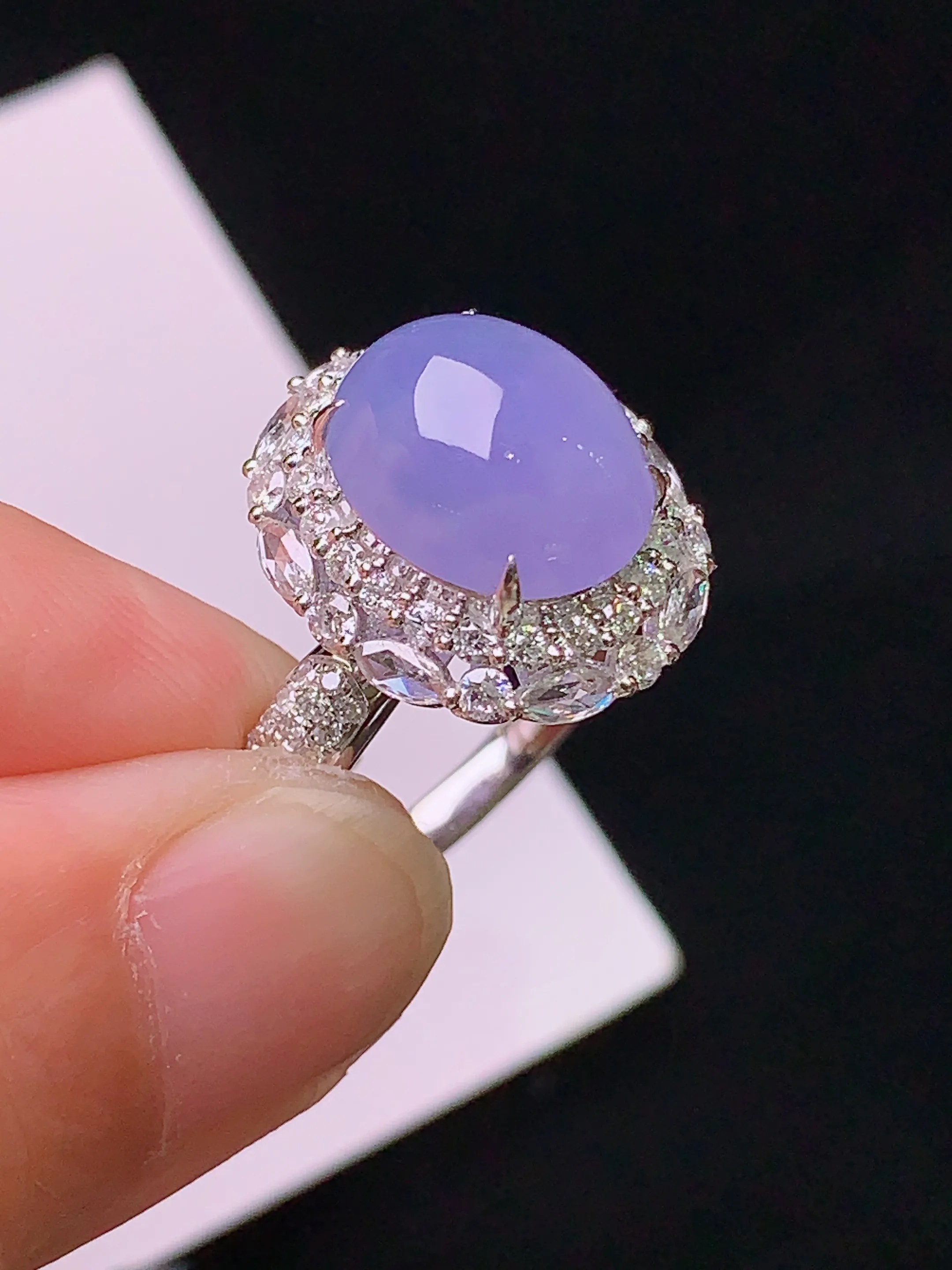 18k金钻镶嵌紫罗兰蛋面戒指 玉质细腻 色泽清新艳丽 圈口14.5 整体尺寸16.7*14.5*11