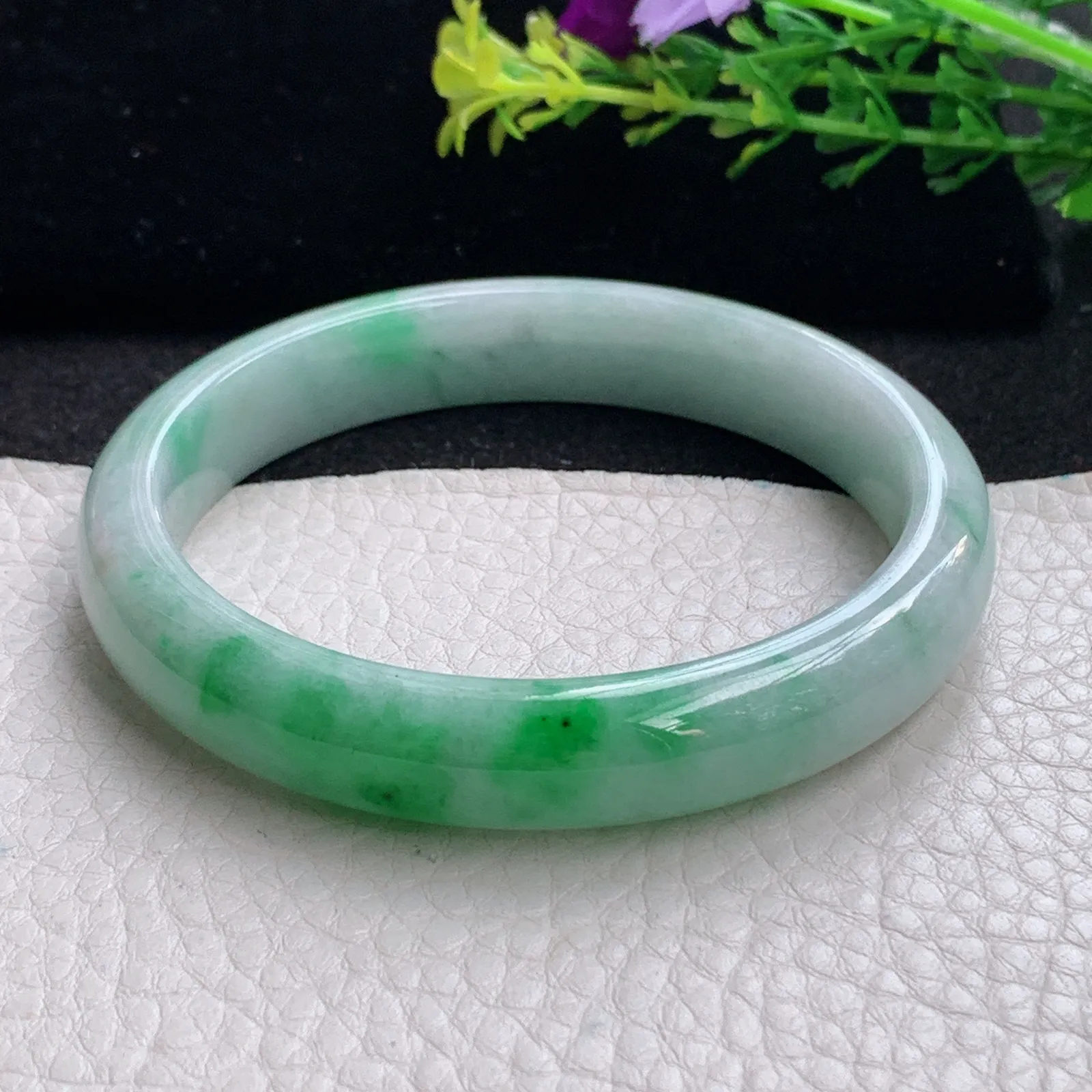 js自然光59*11.5*7.6平安镯 缅甸翡翠a货飘阳绿宽边玉手镯 玉手环