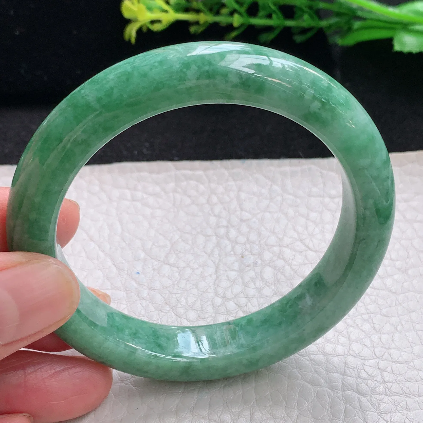 js自然光56*11.6*9平安镯 缅甸翡翠a货满绿宽边玉手镯 玉手环