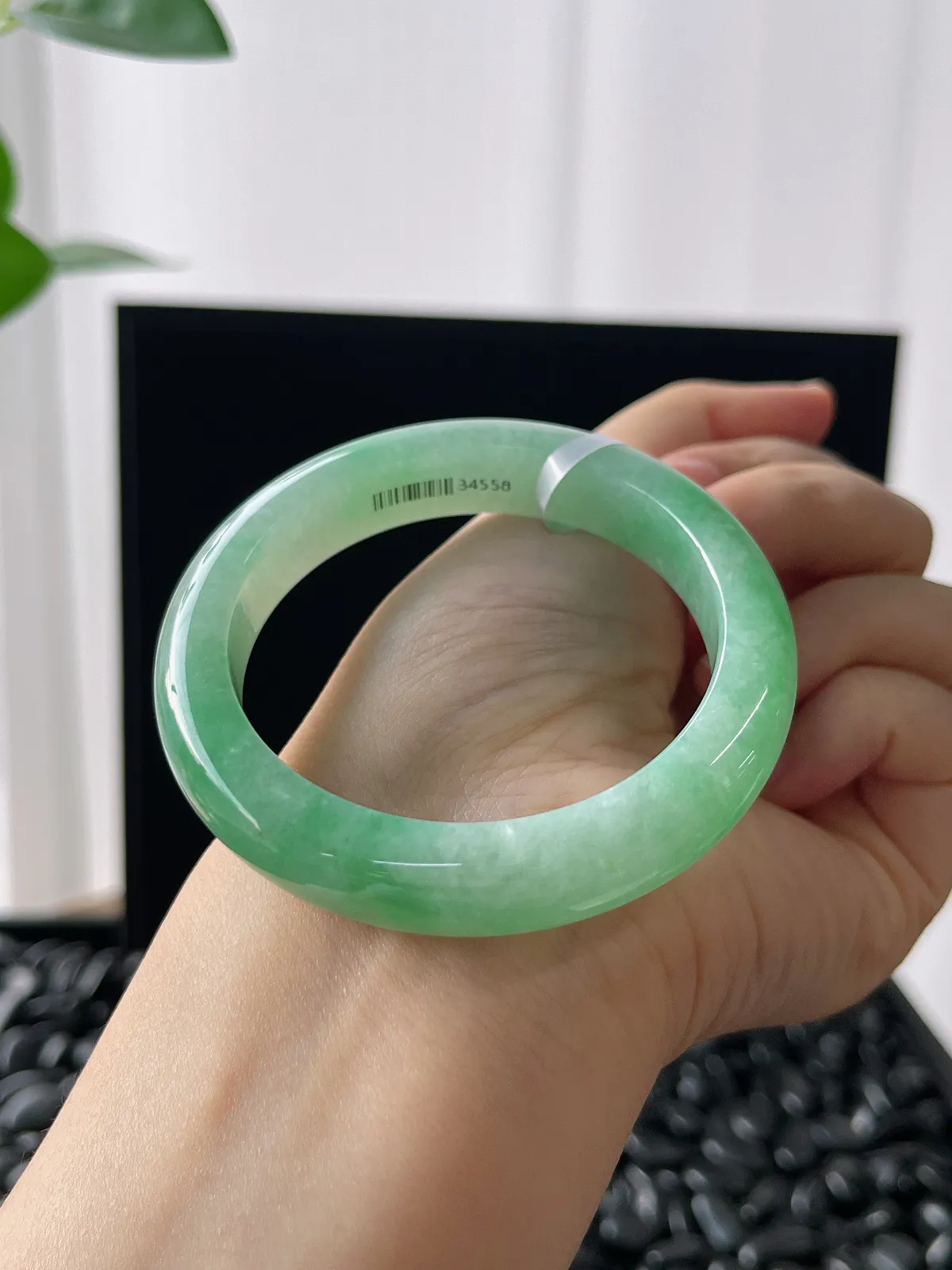正圈51.6圈口，翡翠糯化种飘绿手镯