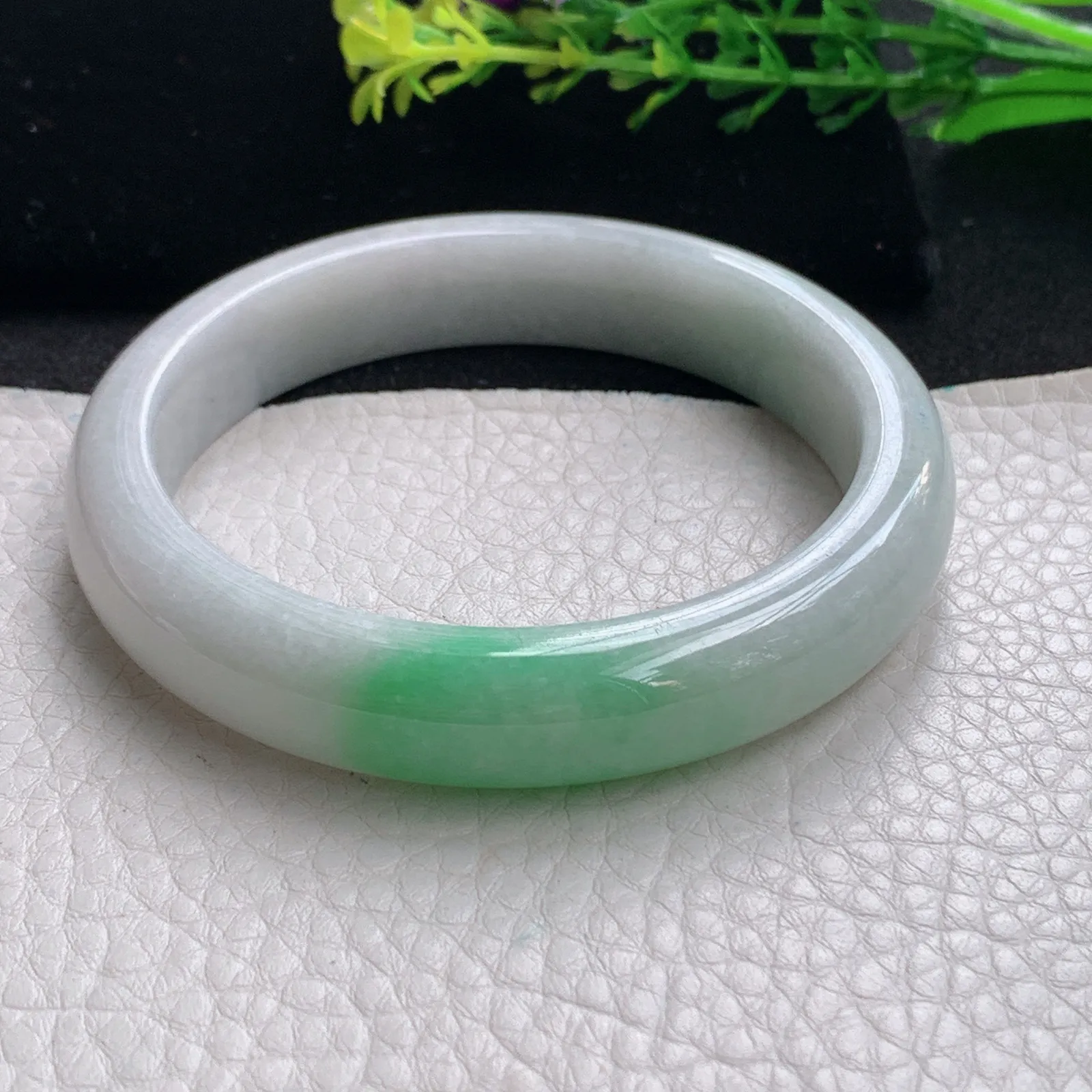 js自然光58*12.5*8.2平安镯 缅甸翡翠a货秀美飘绿花宽边玉手镯 玉手环