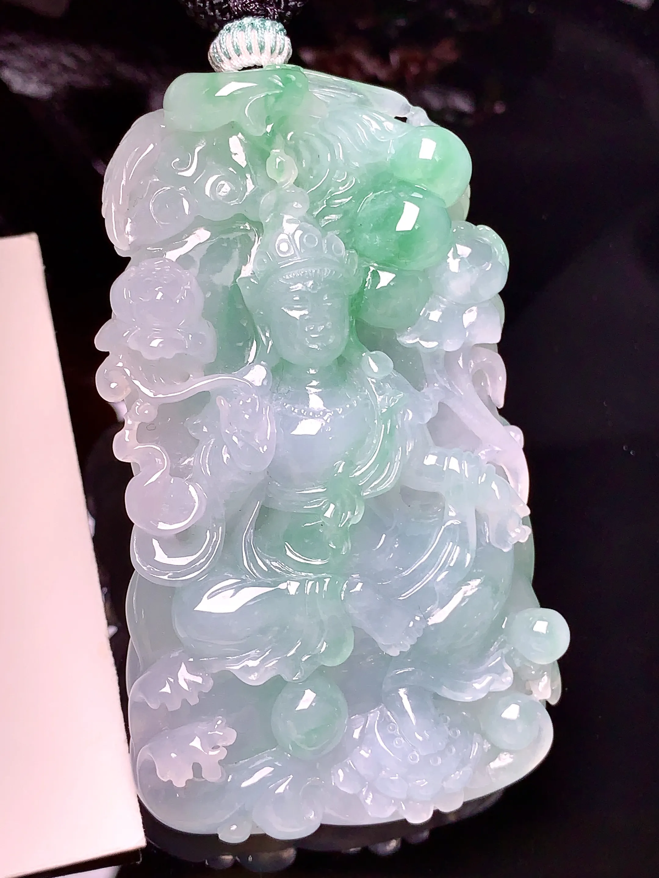 飘绿度母观音吊坠 玉质细腻 色泽清新艳丽 整体尺寸68.5*41*12