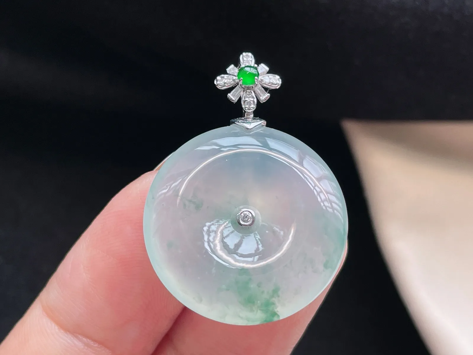 18K 冰种飘花·平安扣

整32.2-23.1-5.5