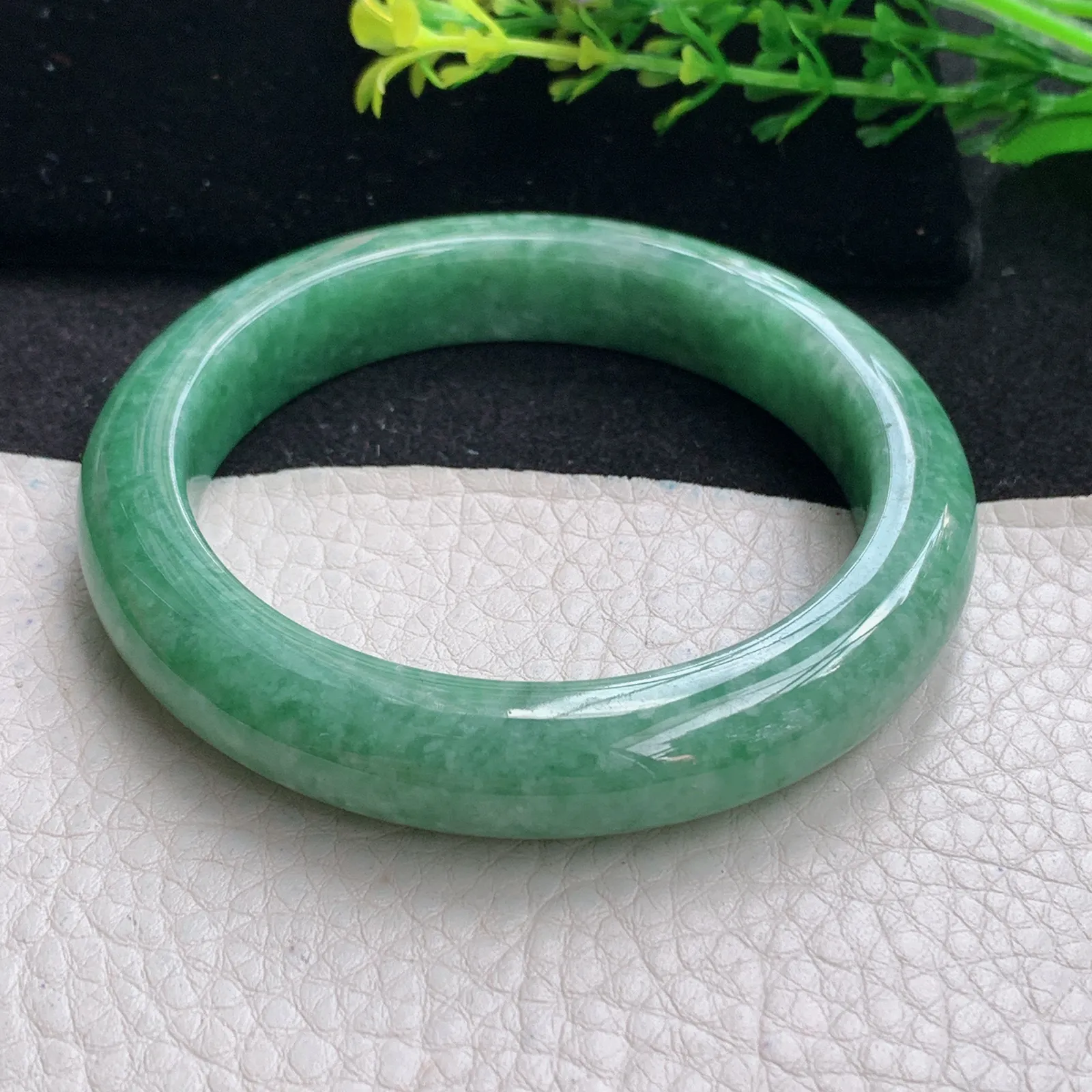 js自然光56*11.6*9平安镯 缅甸翡翠a货满绿宽边玉手镯 玉手环