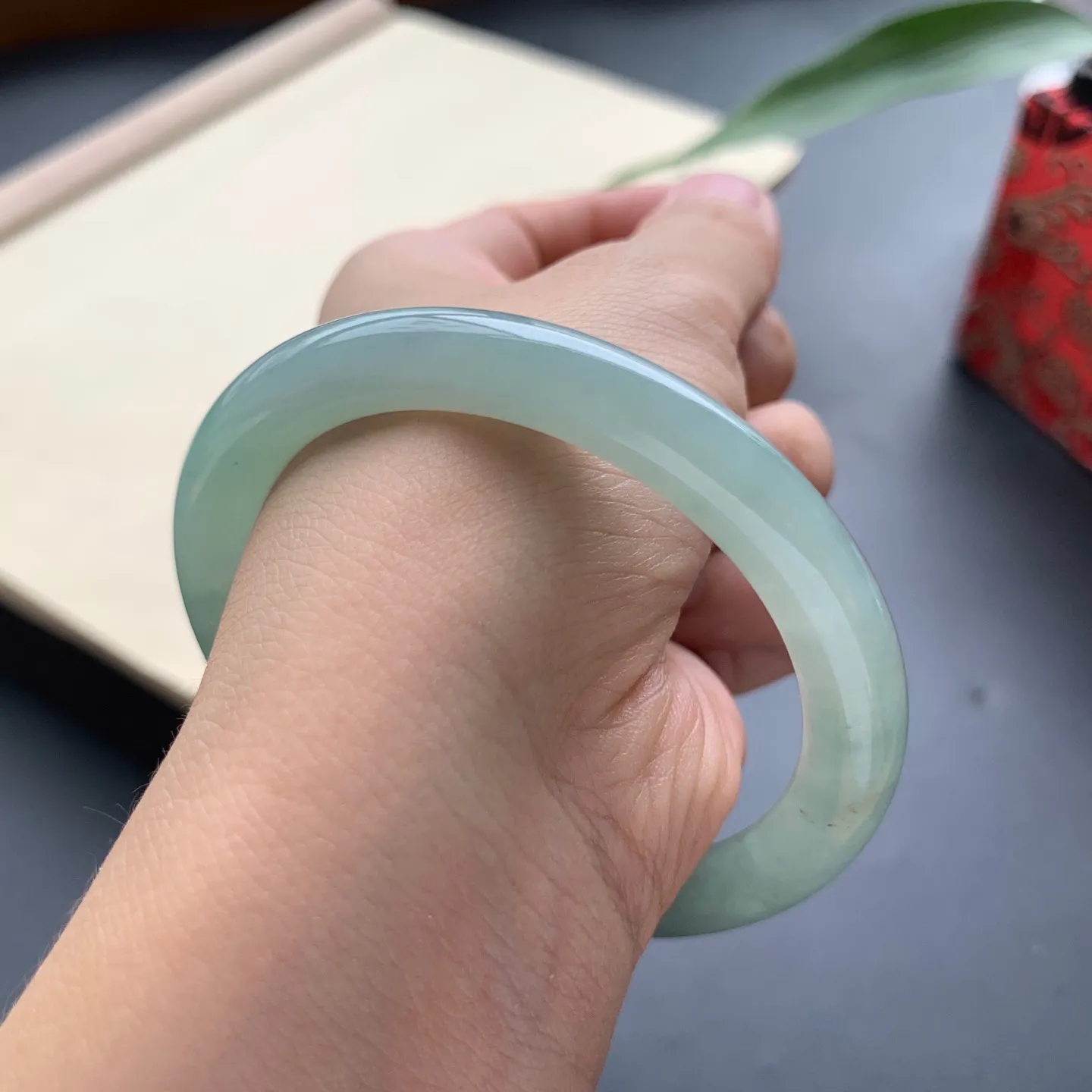 55.3圈口油底圆条手镯 尺寸：55.3-8，无纹裂，色泽浓郁，条形饱满