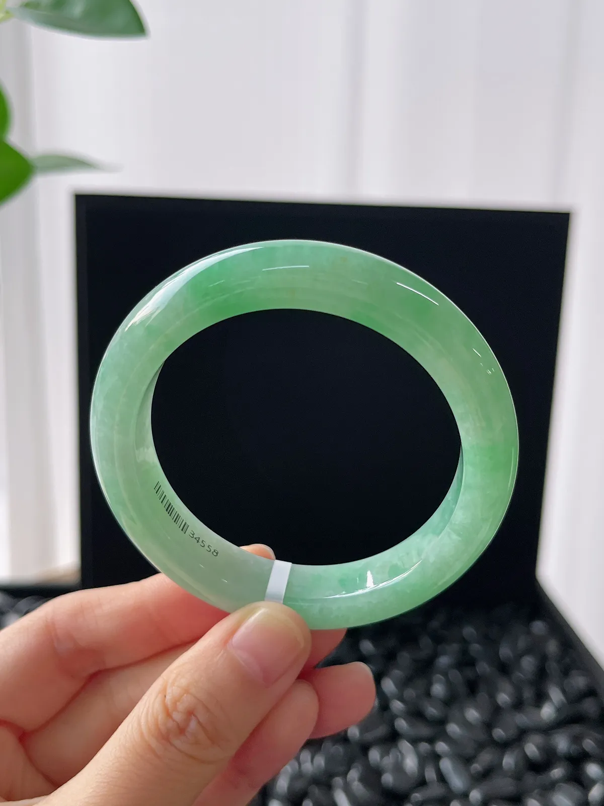 正圈51.6圈口，翡翠糯化种飘绿手镯