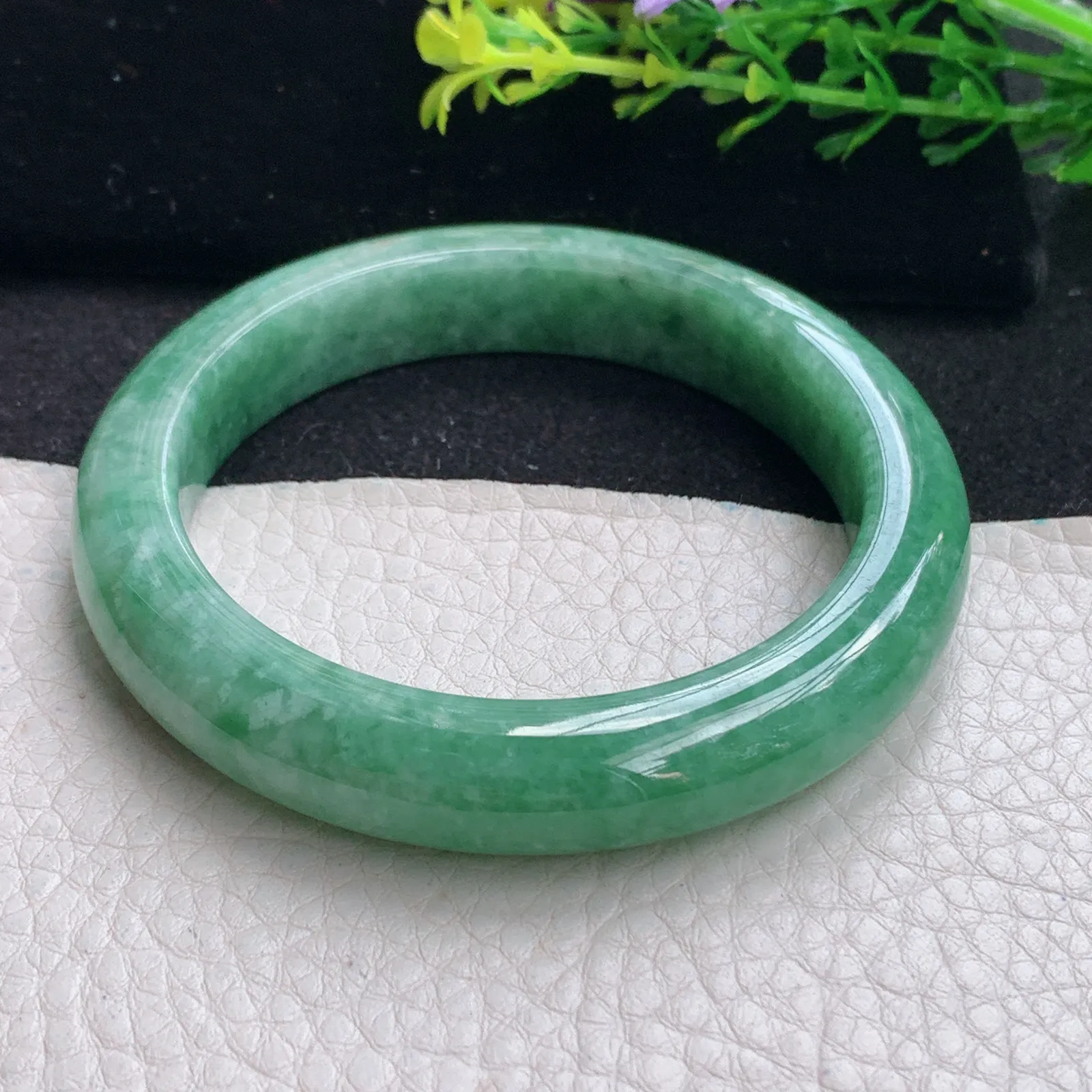 js自然光56*11.6*9平安镯 缅甸翡翠a货满绿宽边玉手镯 玉手环