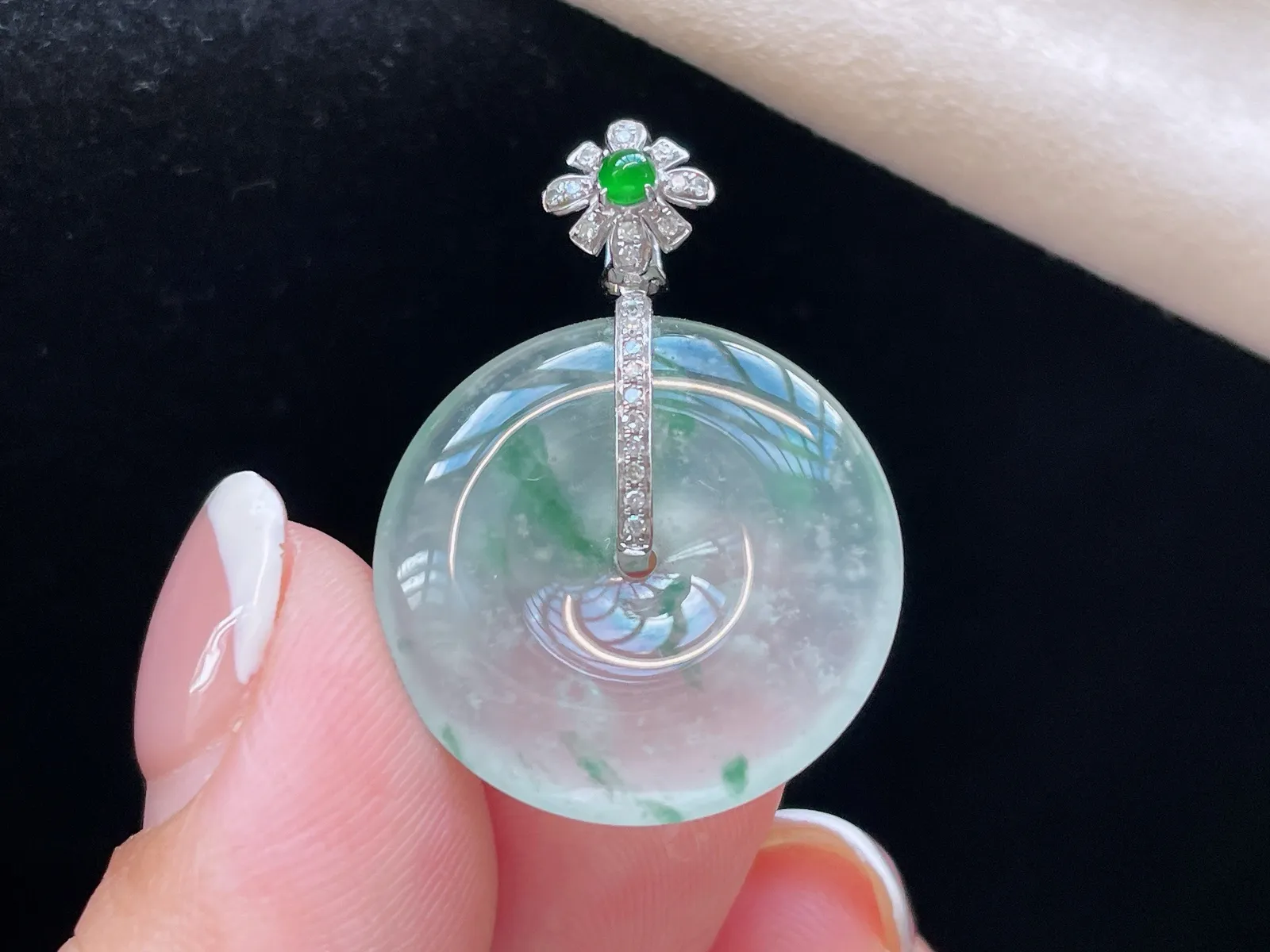 18K 冰种飘花·平安扣

整30.9-22-4.1