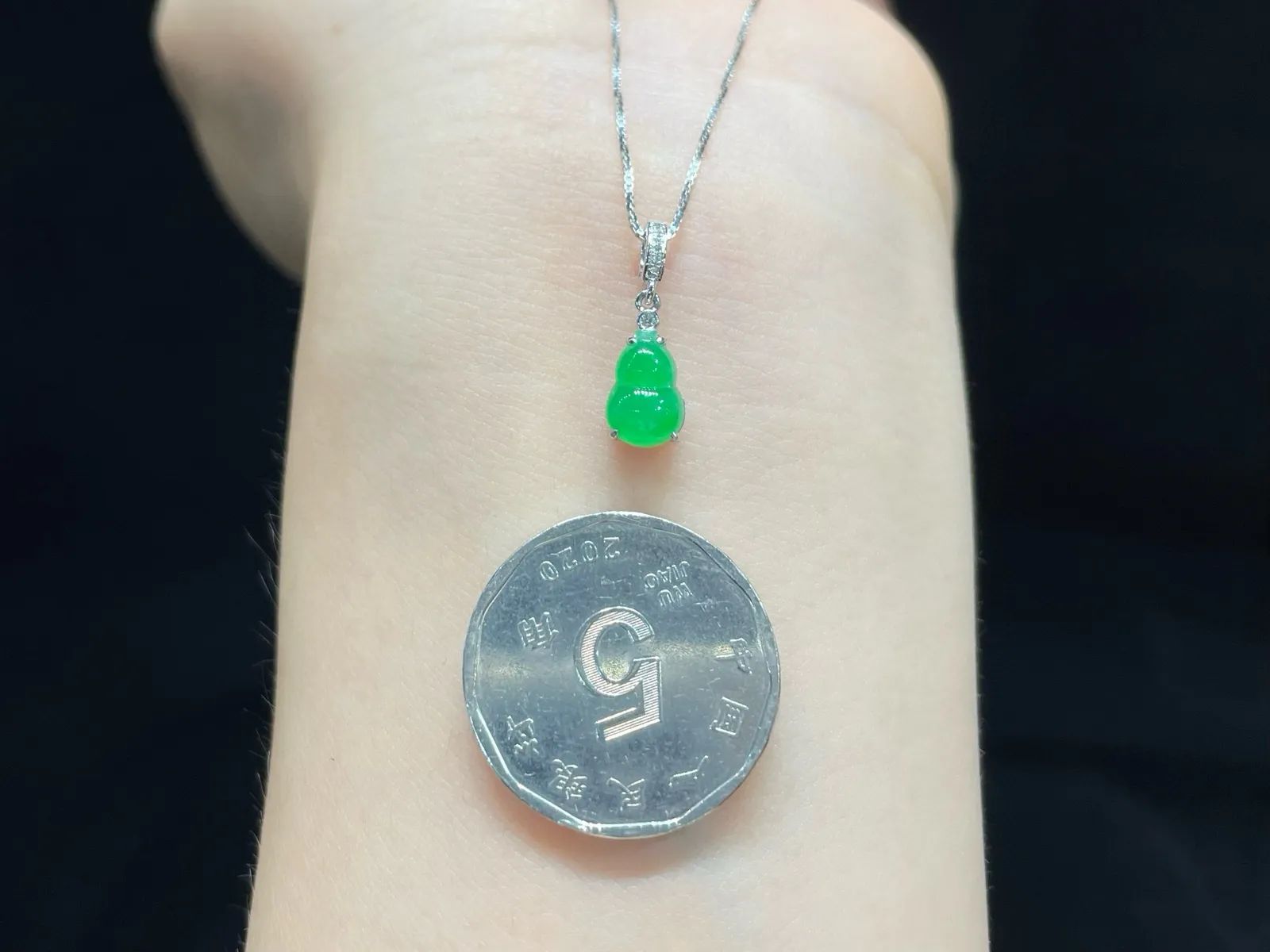 万能扣 阳绿 葫芦 

18k金镶嵌