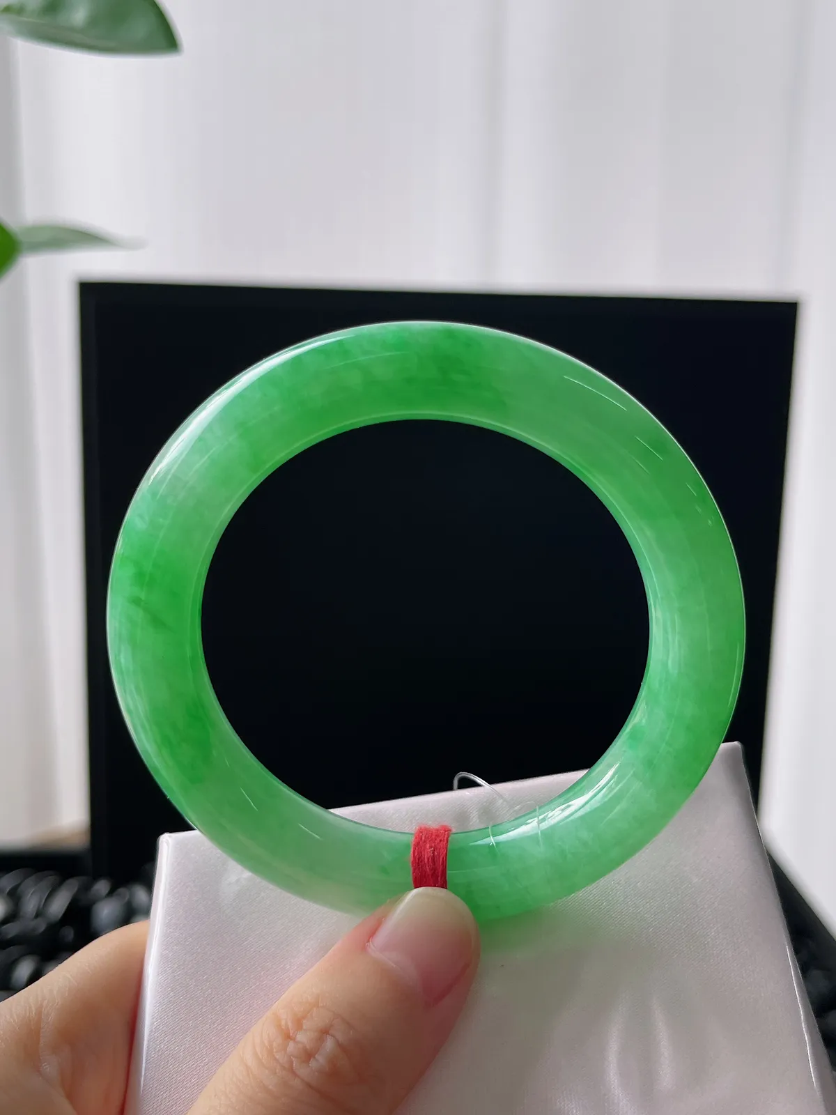 圆镯53.2圈口，翡翠冰糯种绿色手镯