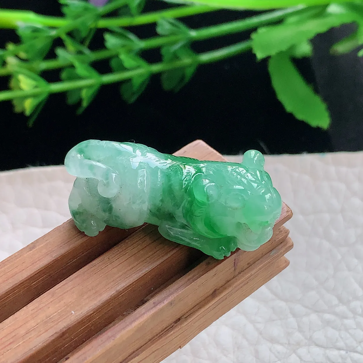 yl实拍31.8*12.4*12.2缅甸翡翠飘阳绿虎虎生威玉坠立体生肖项坠