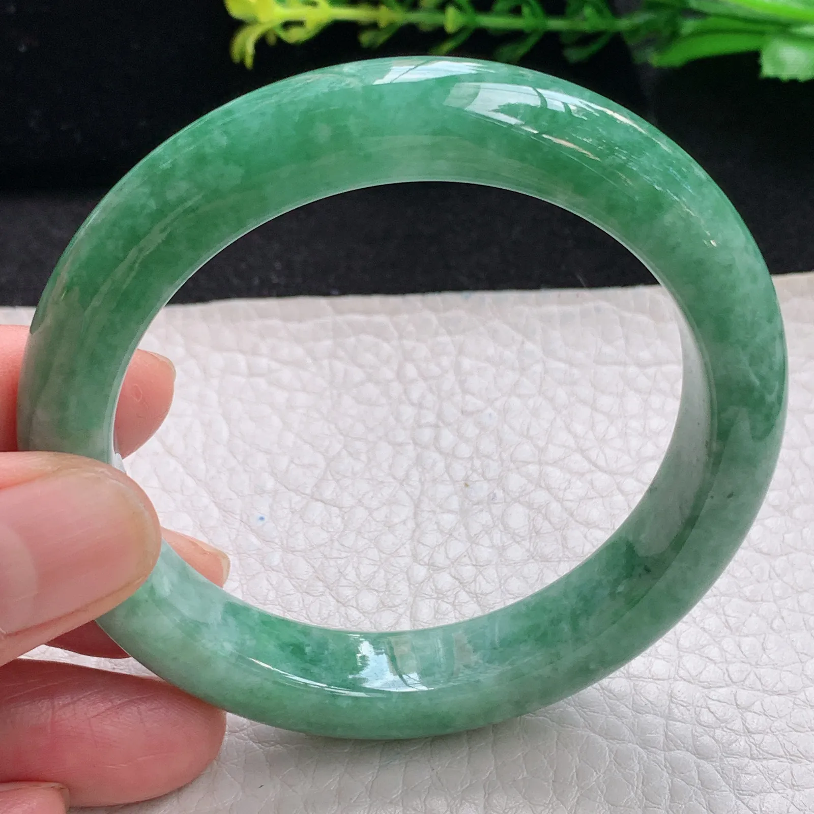 js自然光56*11.6*9平安镯 缅甸翡翠a货满绿宽边玉手镯 玉手环