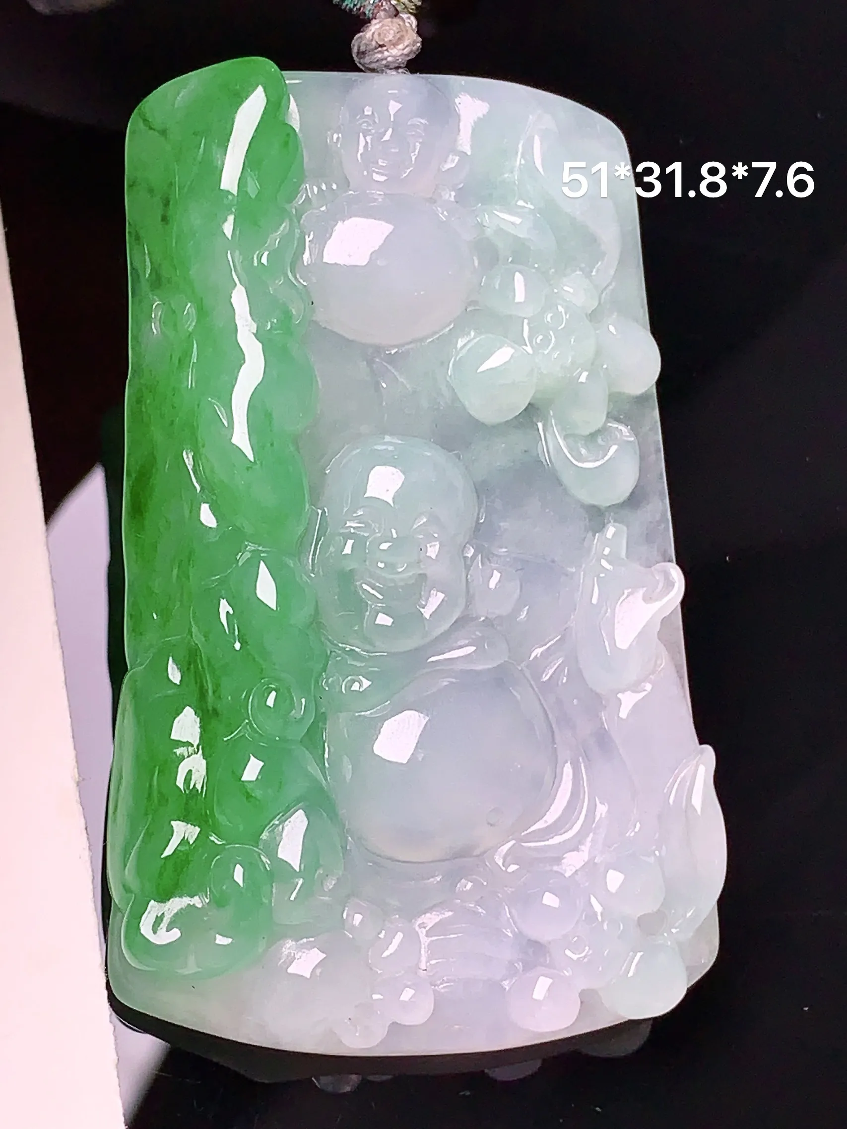 飘绿多仔多福佛公吊坠 玉质细腻 色泽清新艳丽 整体尺寸51*31.8*7.6