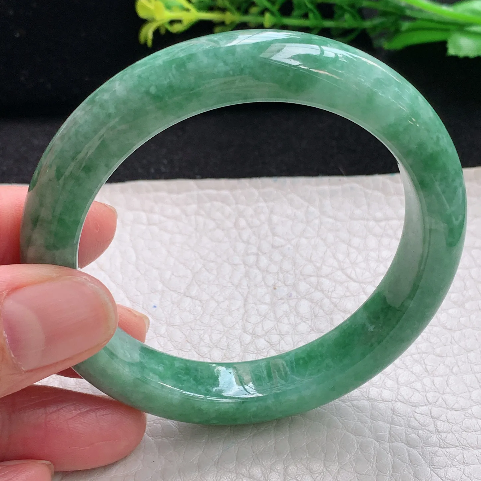 js自然光56*11.6*9平安镯 缅甸翡翠a货满绿宽边玉手镯 玉手环