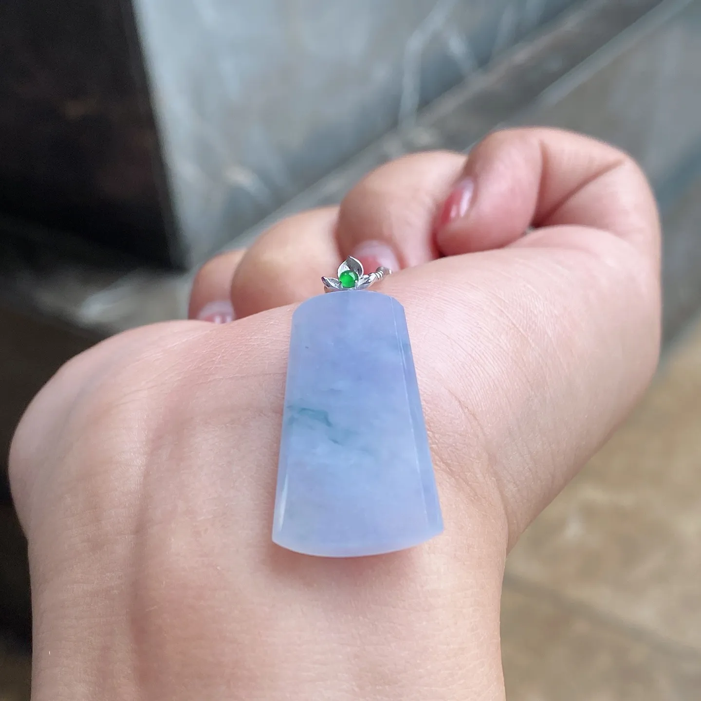 紫罗兰飘花无事牌吊坠 尺寸32.5-14.4-3.8毫米