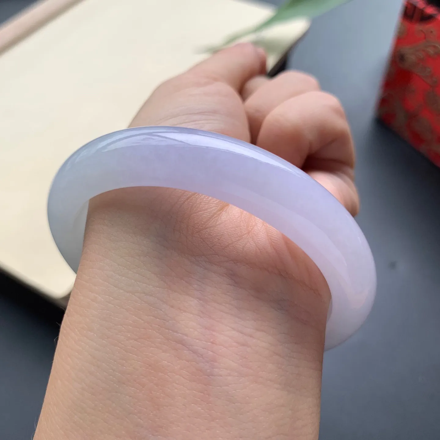 55.3圈口紫罗兰贵妃手镯 尺寸：55.3-50.5-11.2-7.8，无纹裂，细腻光滑，色泽仙美