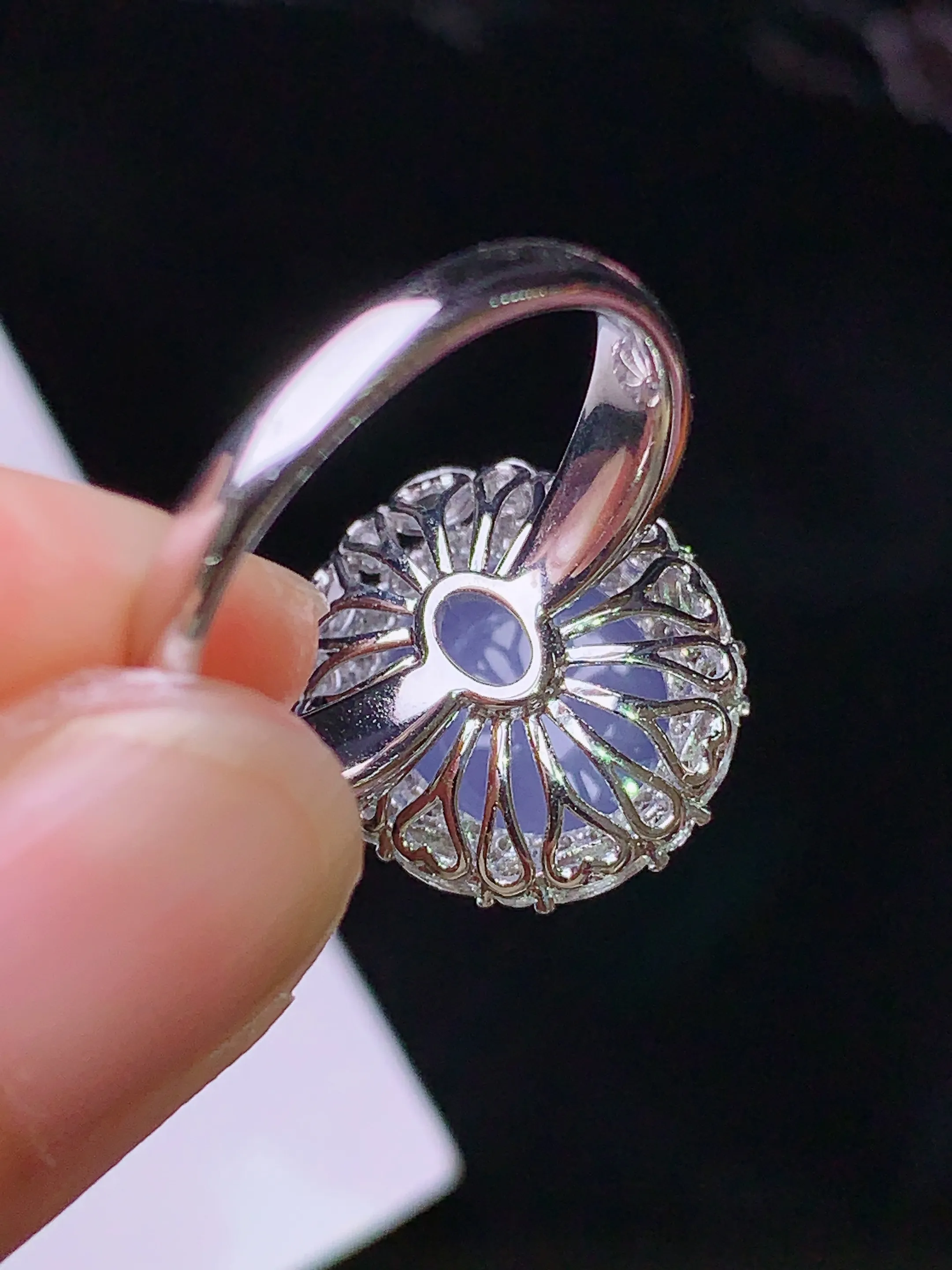 18k金钻镶嵌紫罗兰蛋面戒指 玉质细腻 色泽清新艳丽 圈口14.5 整体尺寸16.7*14.5*11.5