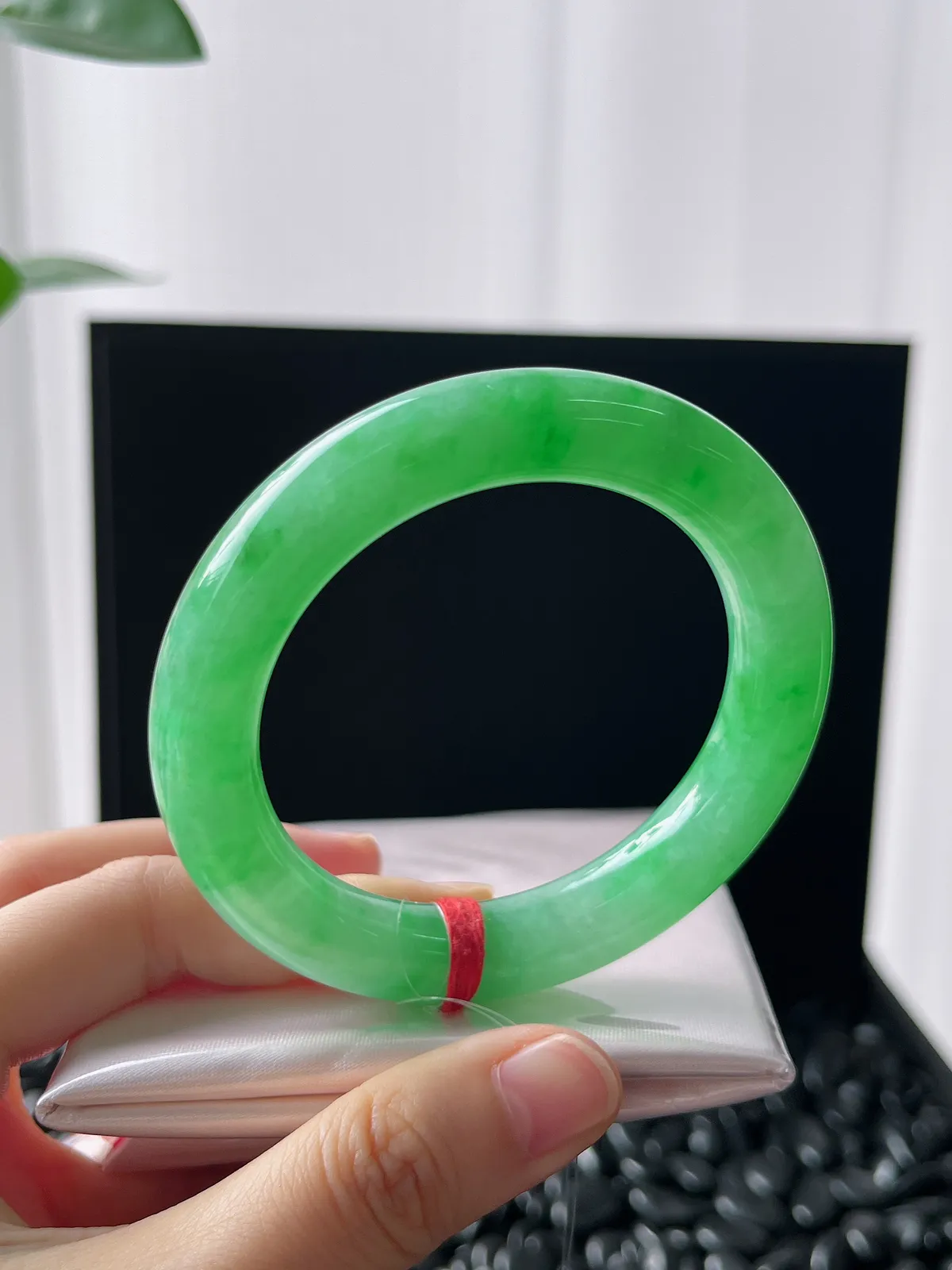 圆镯53.2圈口，翡翠冰糯种绿色手镯