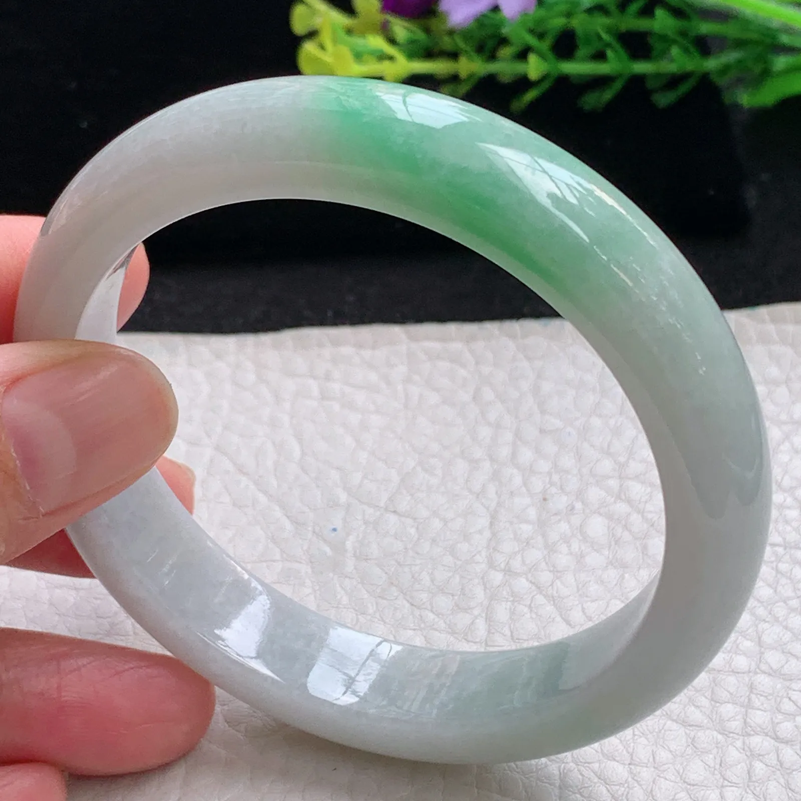 js自然光58*12.5*8.2平安镯 缅甸翡翠a货秀美飘绿花宽边玉手镯 玉手环