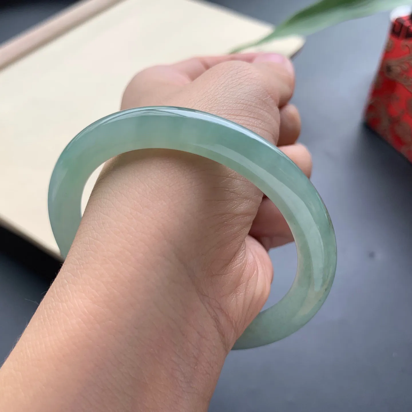 55.3圈口油底圆条手镯 尺寸：55.3-8，无纹裂，色泽浓郁，条形饱满