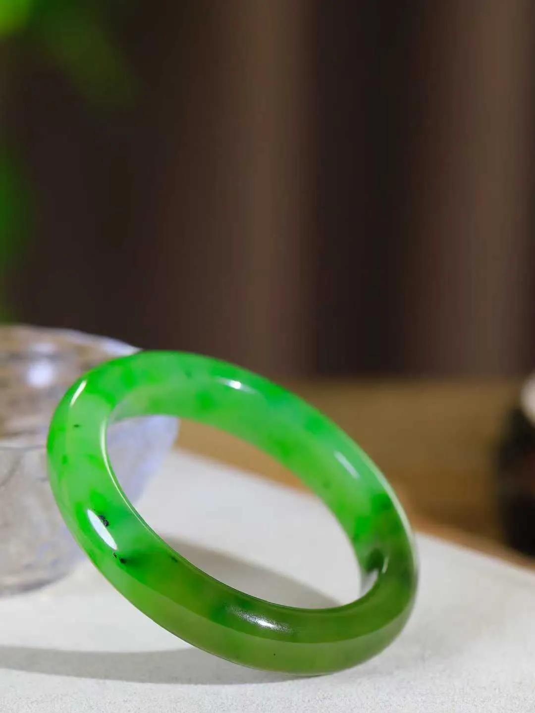 【温润如心.镯】

精品和田玉碧玉手镯，精选上等碧玉料，色泽清透，质地细腻。佩戴它，感受千年玉文化的温润与优雅，愿它为您带来平安与幸福。重57.5克  尺寸55-12.3-9mm 89110300L