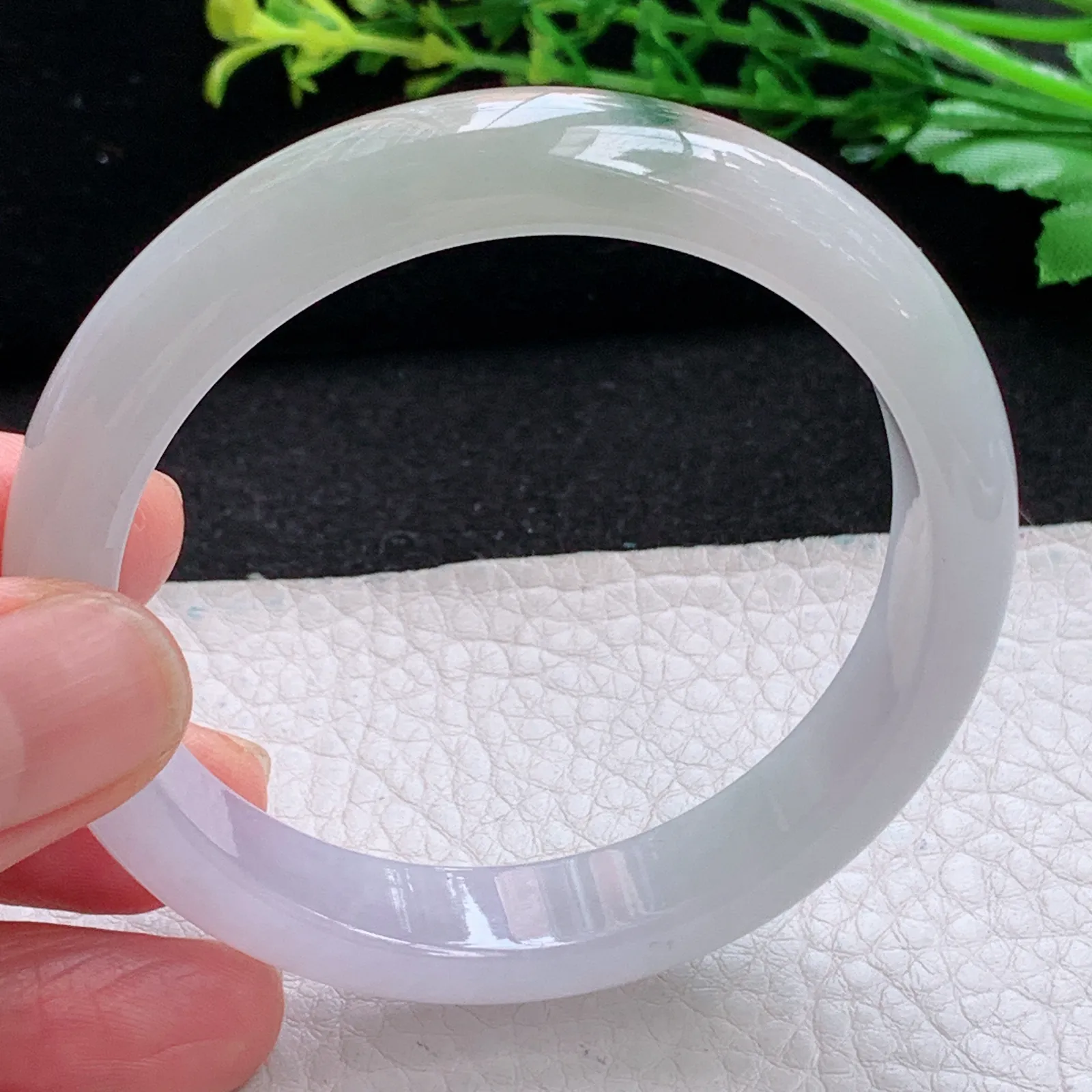 yw5自然光54*12*7.5平安镯 特色缅甸翡翠a货飘花秀气宽边玉手镯 玉手环