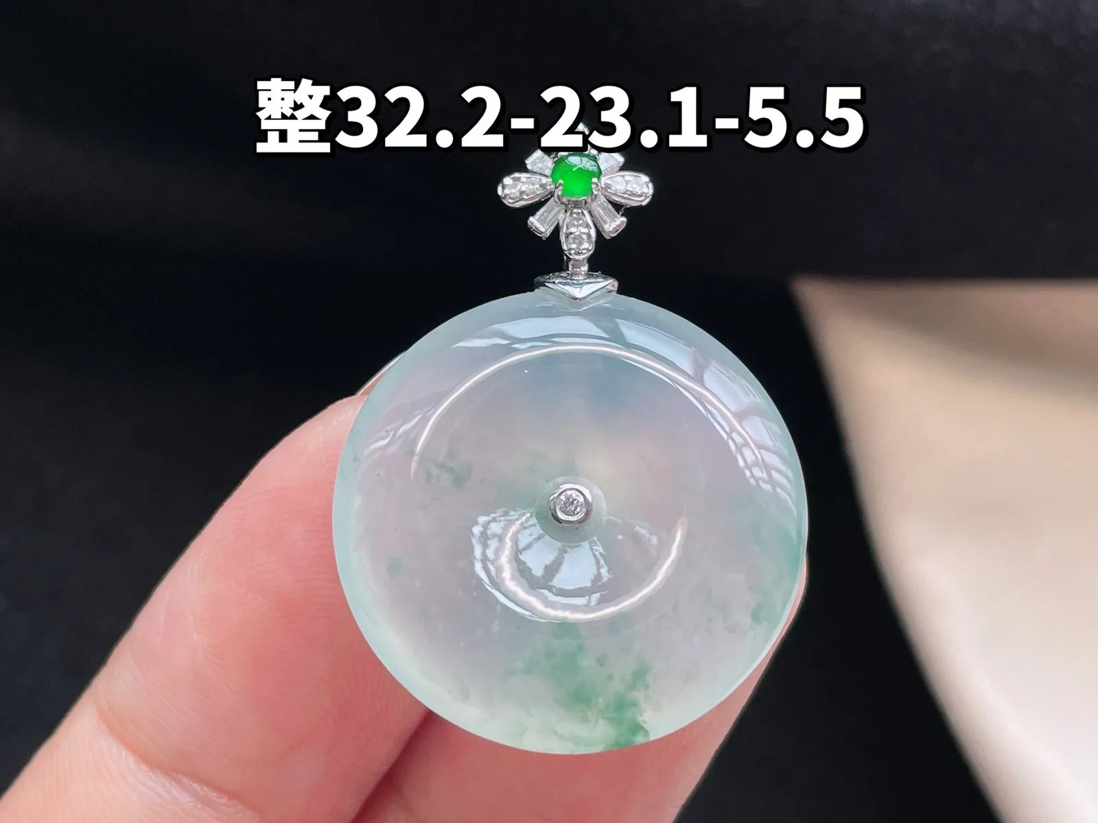 18K 冰种飘花·平安扣

整32.2-23.1-5.5