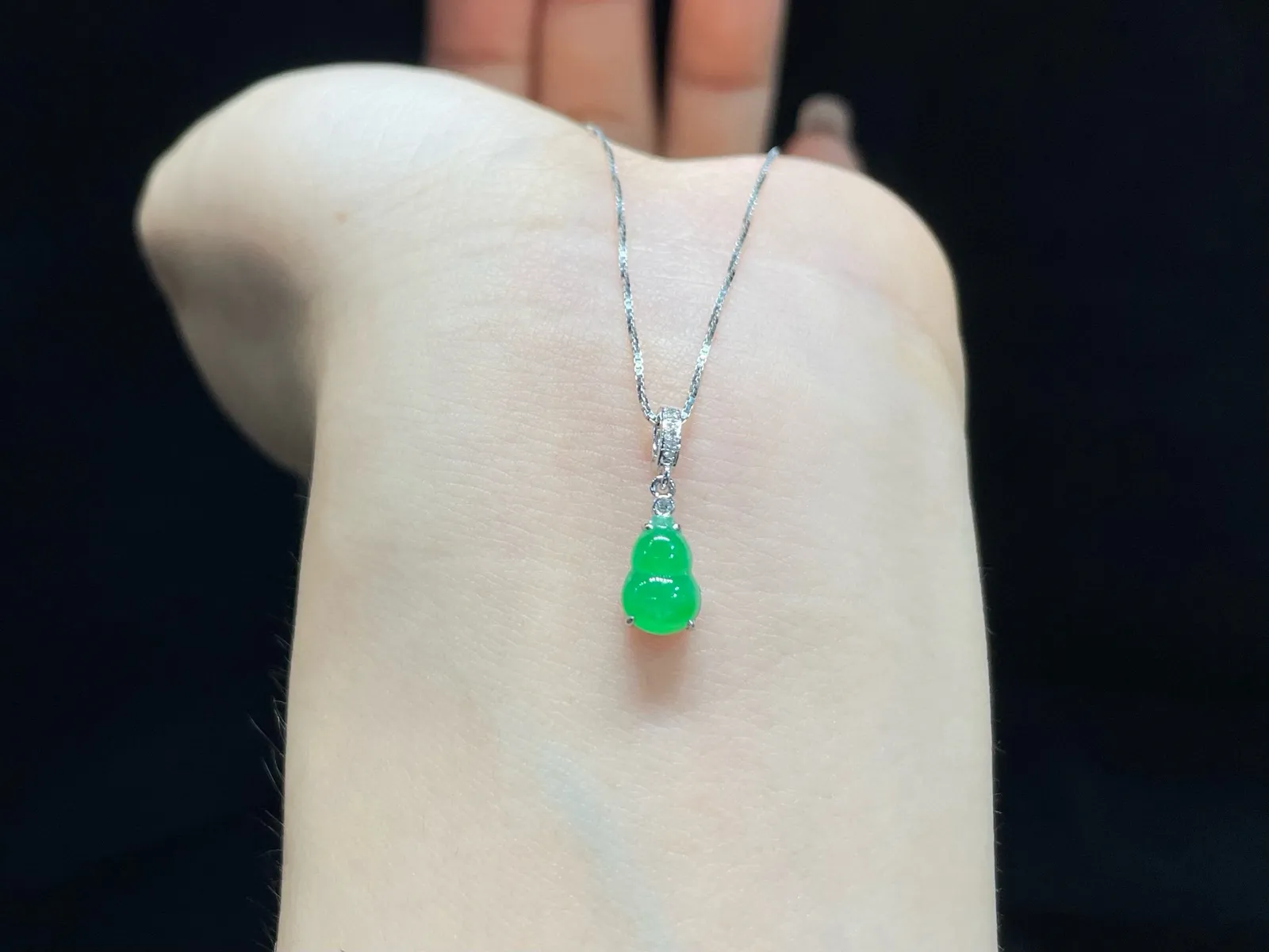 万能扣 阳绿 葫芦 

18k金镶嵌