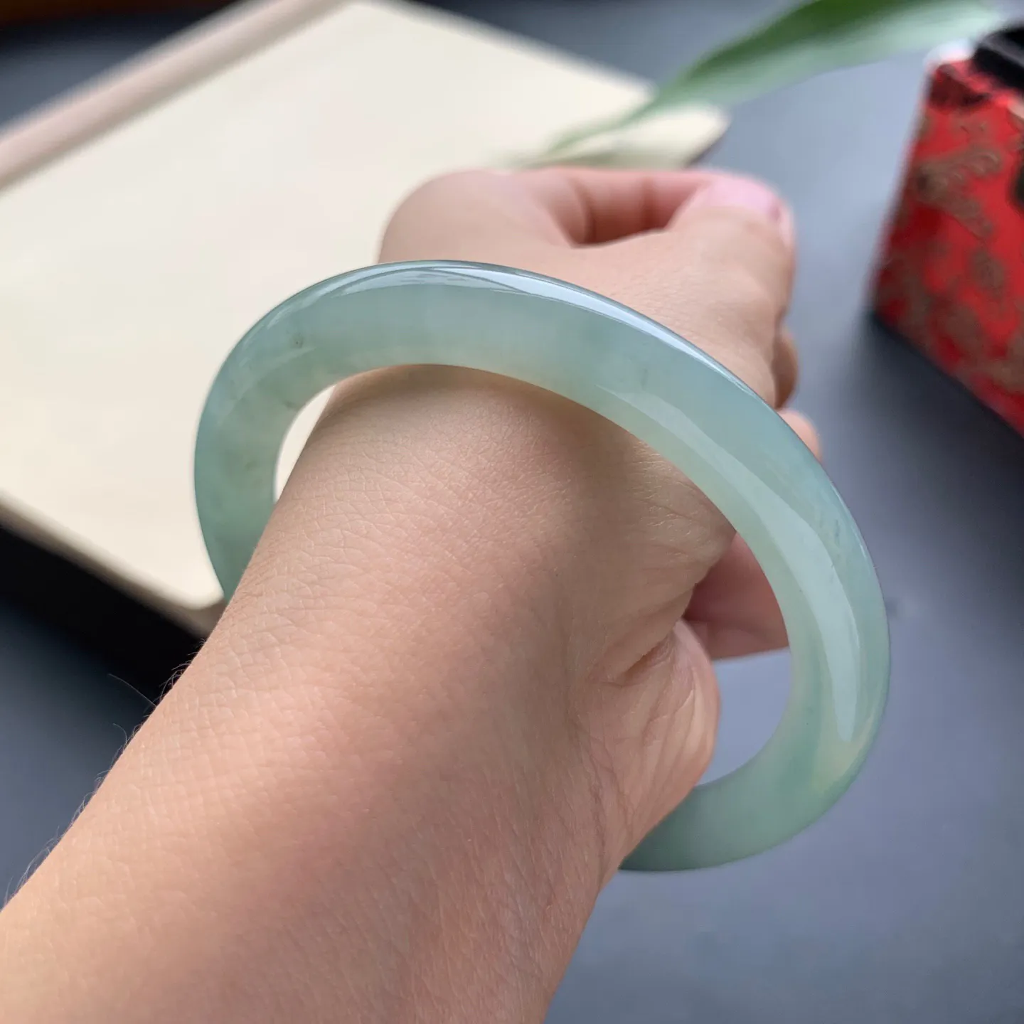 55.3圈口油底圆条手镯 尺寸：55.3-8，无纹裂，色泽浓郁，条形饱满