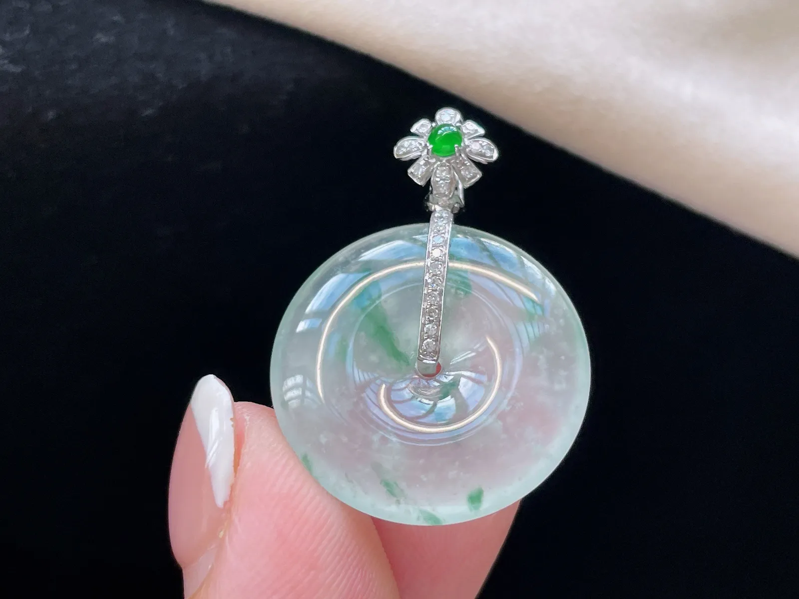 18K 冰种飘花·平安扣

整30.9-22-4.1